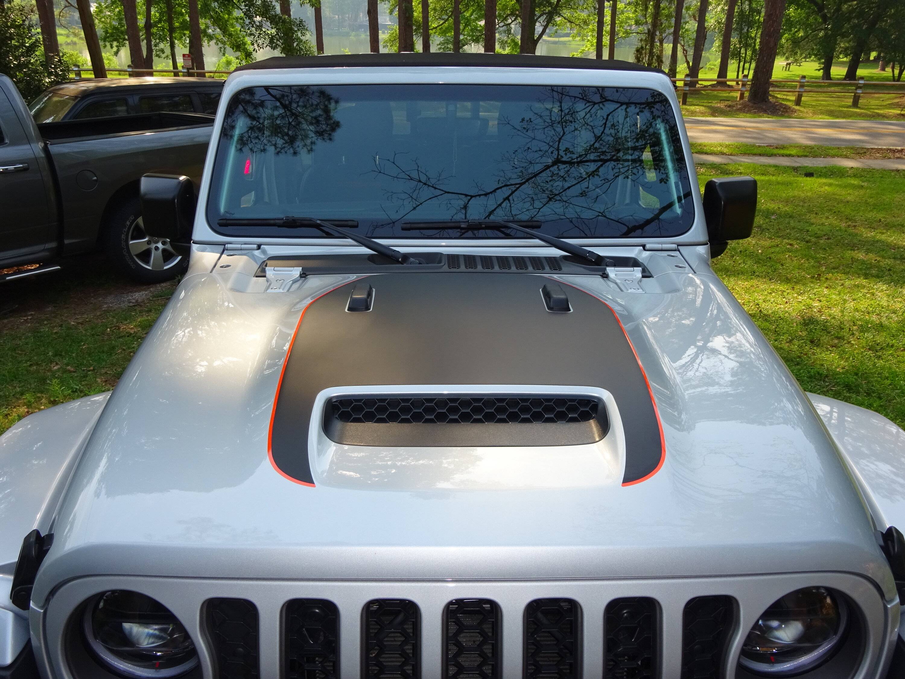 Jeep Gladiator New Majove owner, Zenith silver? DSC02043.JPG