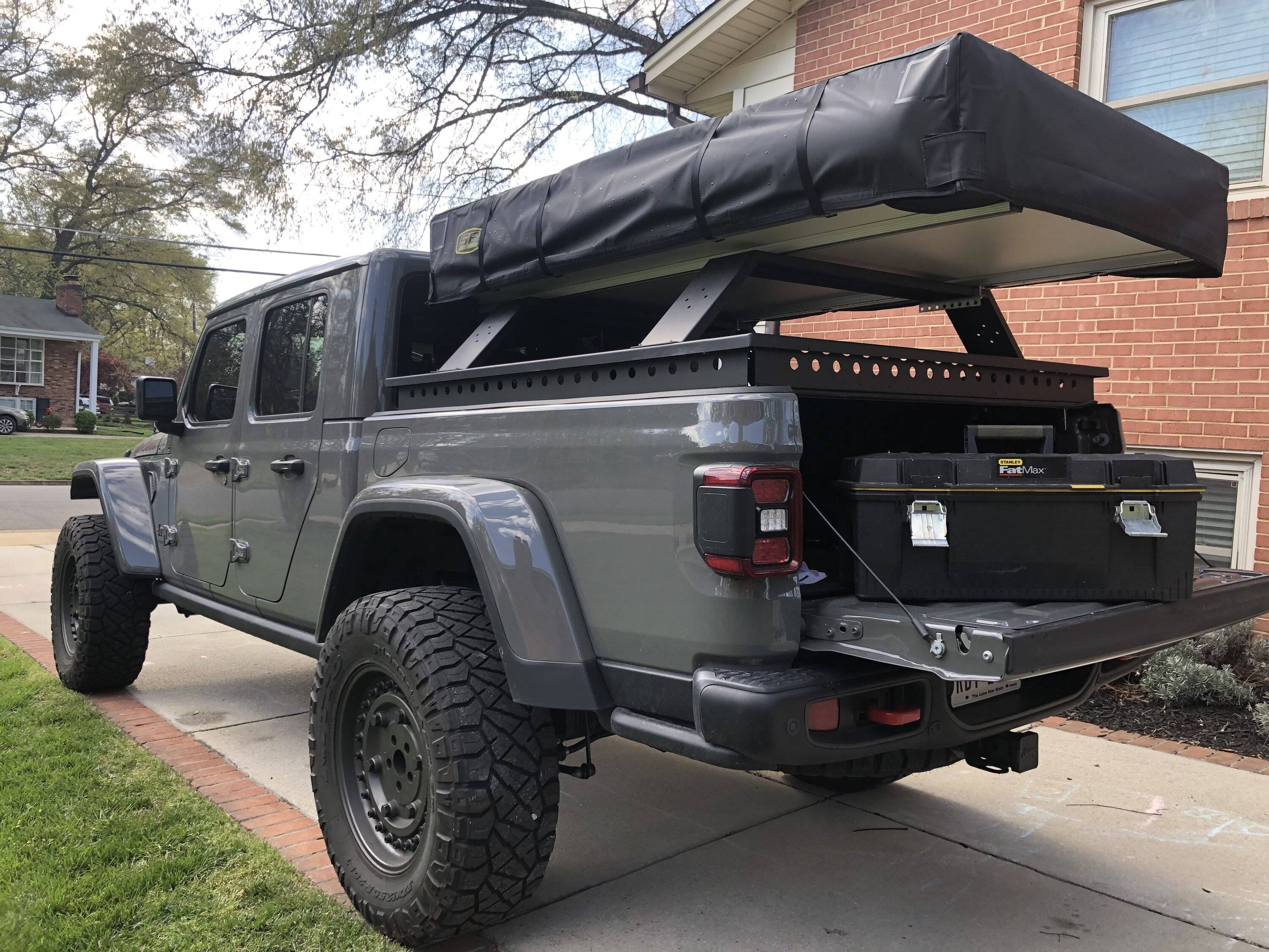Jeep Gladiator Max Modular Bed Rack with Smittybuilt Gen2 Overlander XL 55B79637-C754-462A-8C2C-414C228D344F