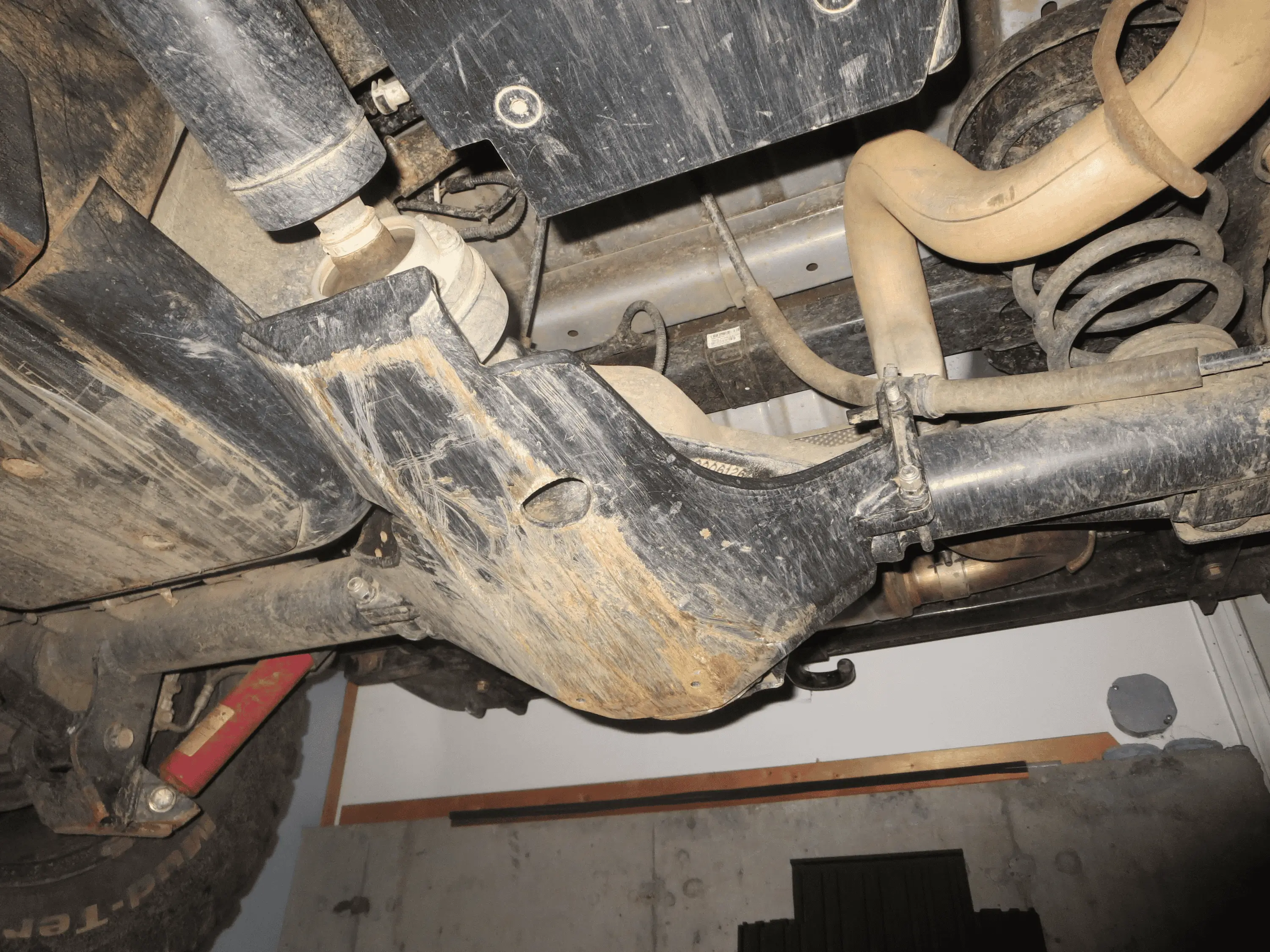 Jeep Gladiator Spray in Tub liner as underbody coating 1682681692756