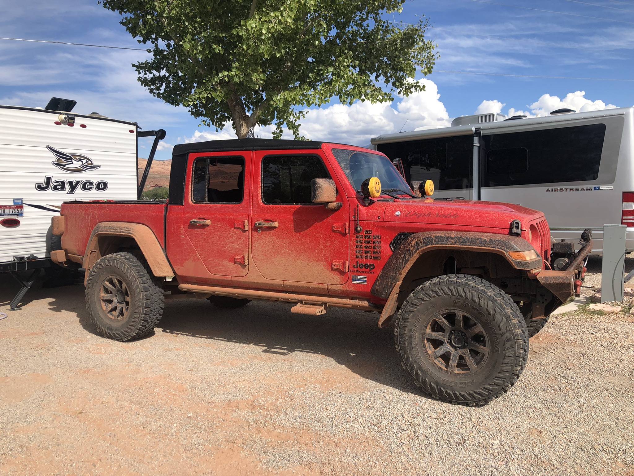 Jeep Gladiator Steps but want to off road eventually IMG_8451.JPEG