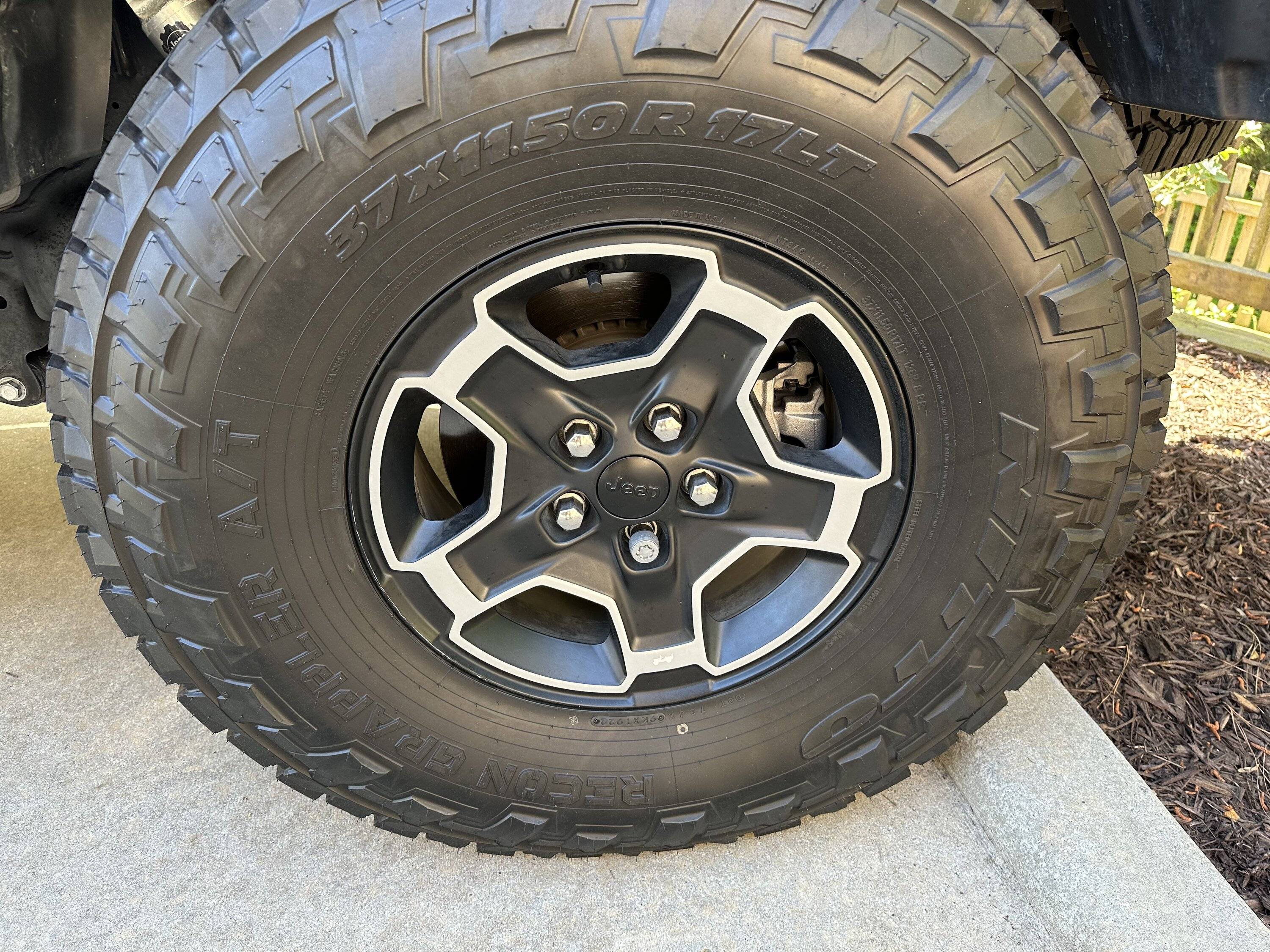 Jeep Gladiator Set of Premium Mojave Wheels $350 57BD0599-3D88-431D-B2AB-FA8EF581D50D