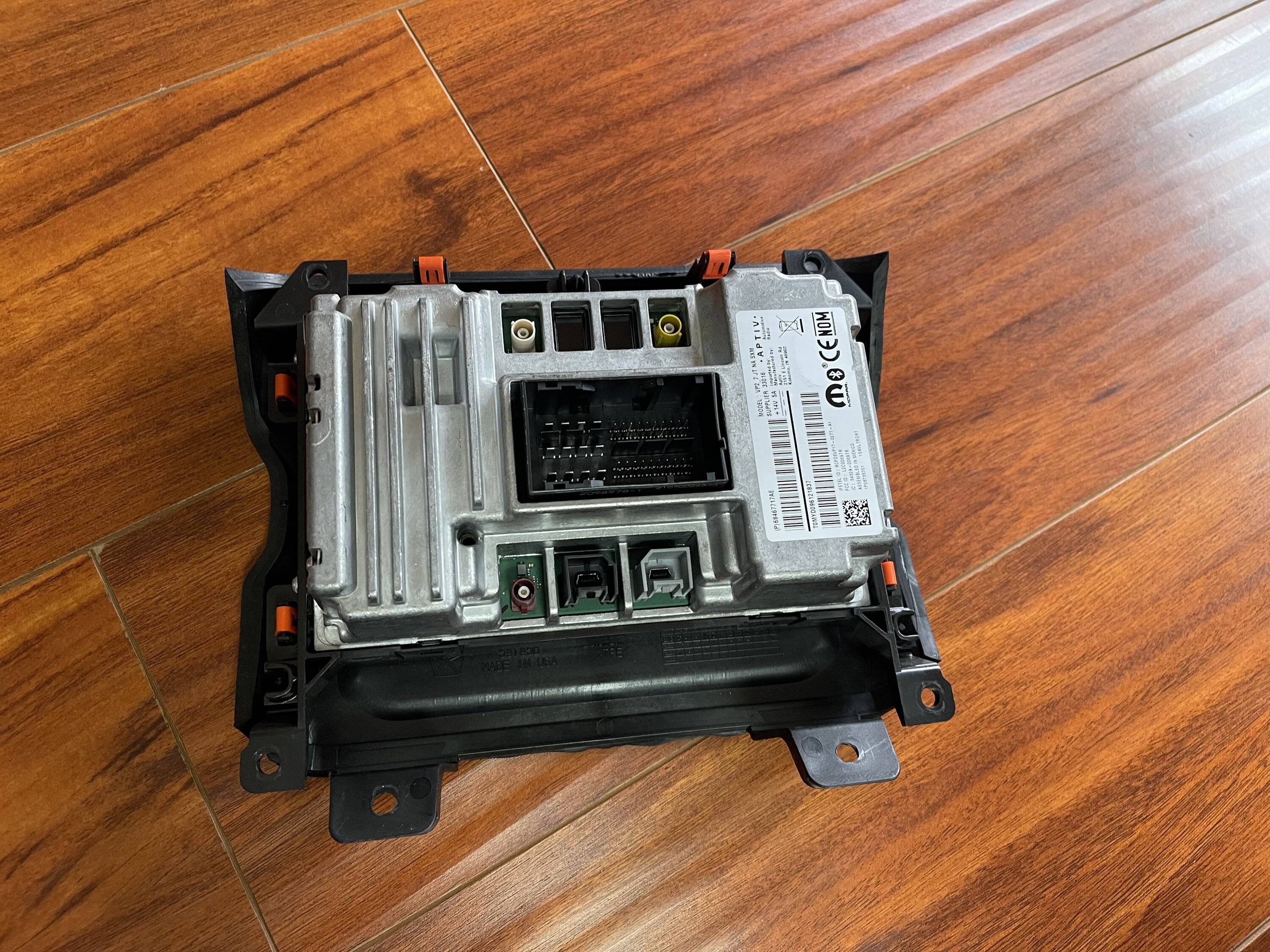 Jeep Gladiator 2022 7” OEM radio with sxm and bezel IMG_5803