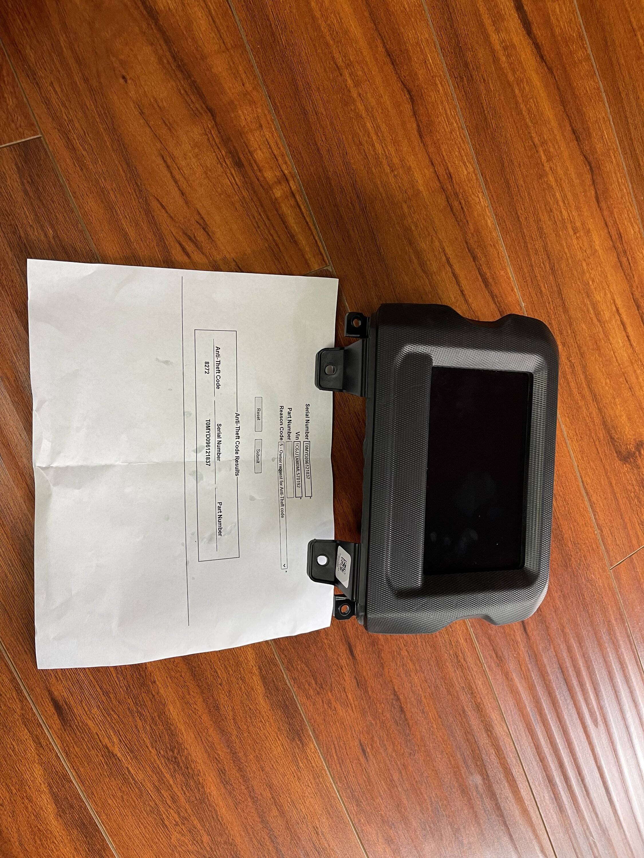 Jeep Gladiator 2022 7” OEM radio with sxm and bezel IMG_5806