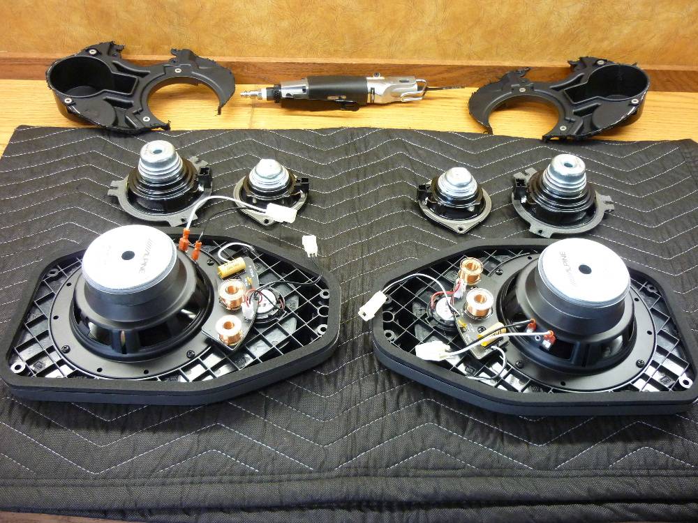 Jeep Gladiator Anybody upgrade the roll bar speaker on there alpine Upgraded stereo alpine-upgrade-1-