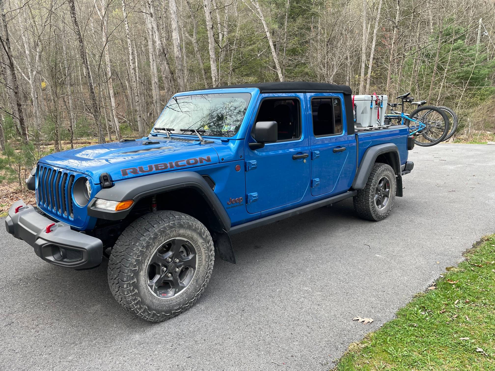 Jeep Gladiator DIY low profile aluminum bleacher cargo deck for roll n lock tonneau t-slots IMG_6977