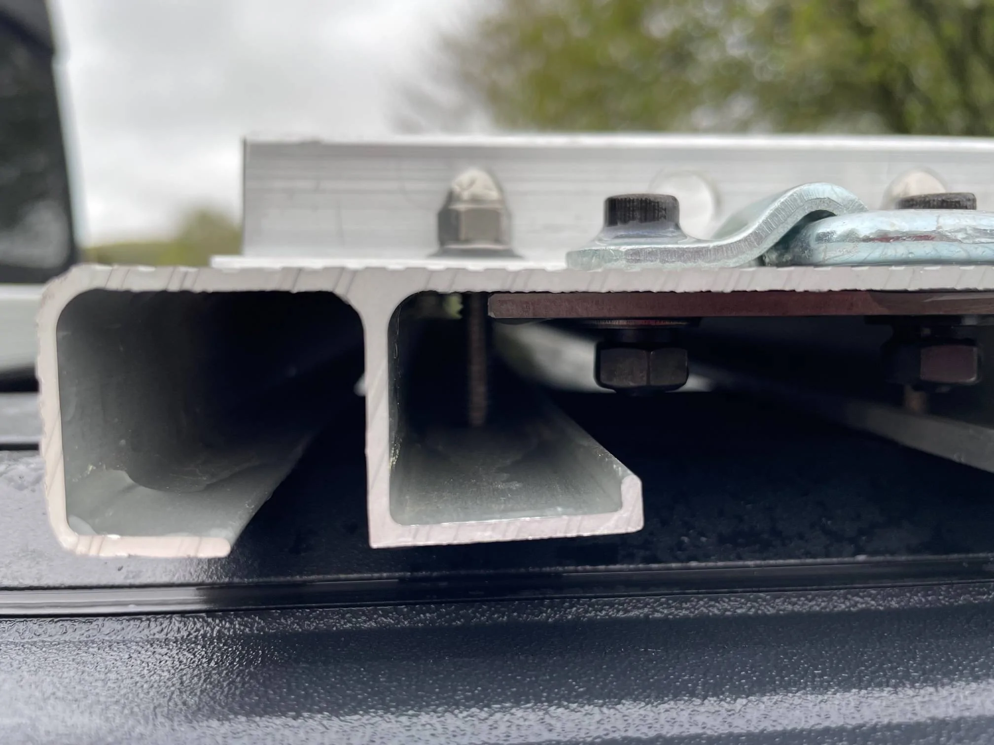 Jeep Gladiator DIY low profile aluminum bleacher cargo deck for roll n lock tonneau t-slots IMG_6994