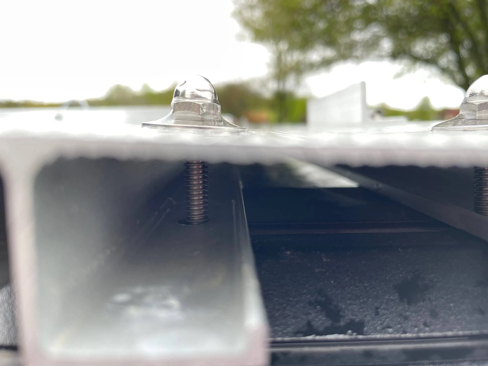 Jeep Gladiator DIY low profile aluminum bleacher cargo deck for roll n lock tonneau t-slots IMG_6995