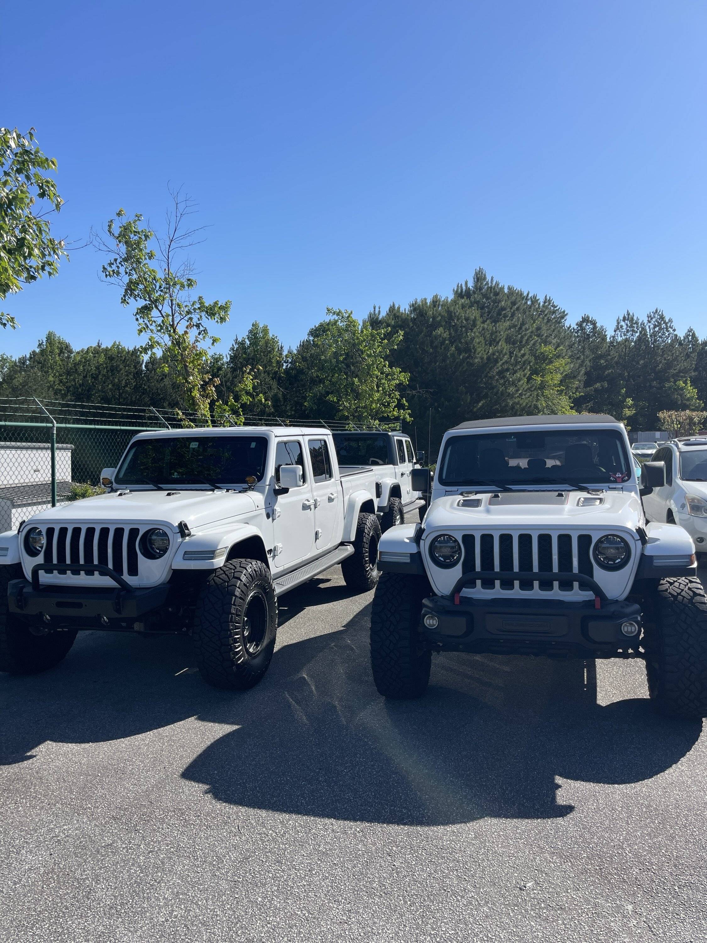 Jeep Gladiator Jeeps Parking Next To Jeeps IMG_0689