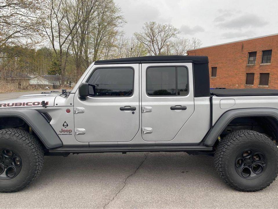 Jeep Gladiator Twill Soft Top 335939820_7088417491185332_4653635190543696637_n