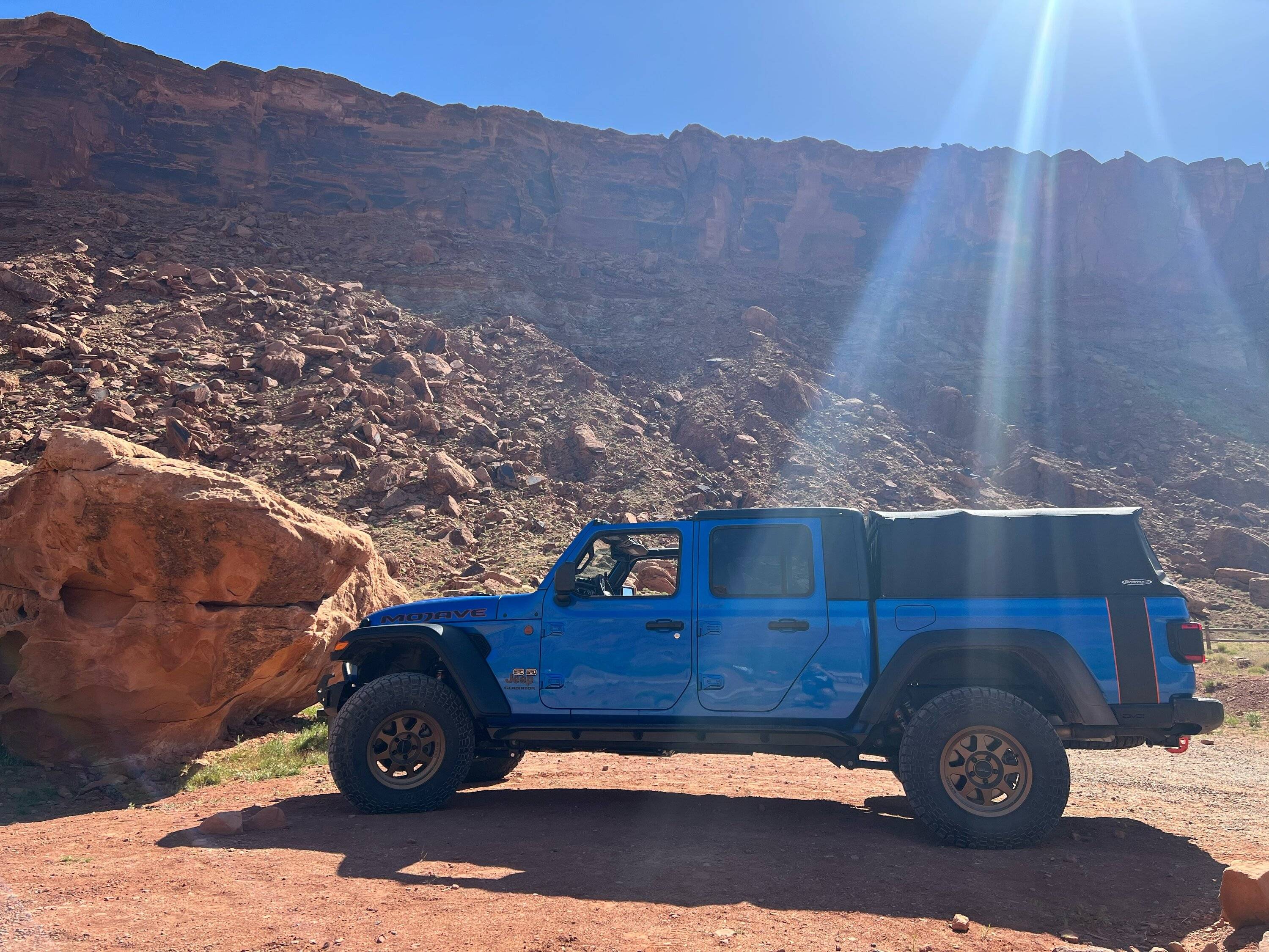 Jeep Gladiator Gladiator Glamour Shots 61F170F0-2CF9-4807-AF81-BAF25C01D96A