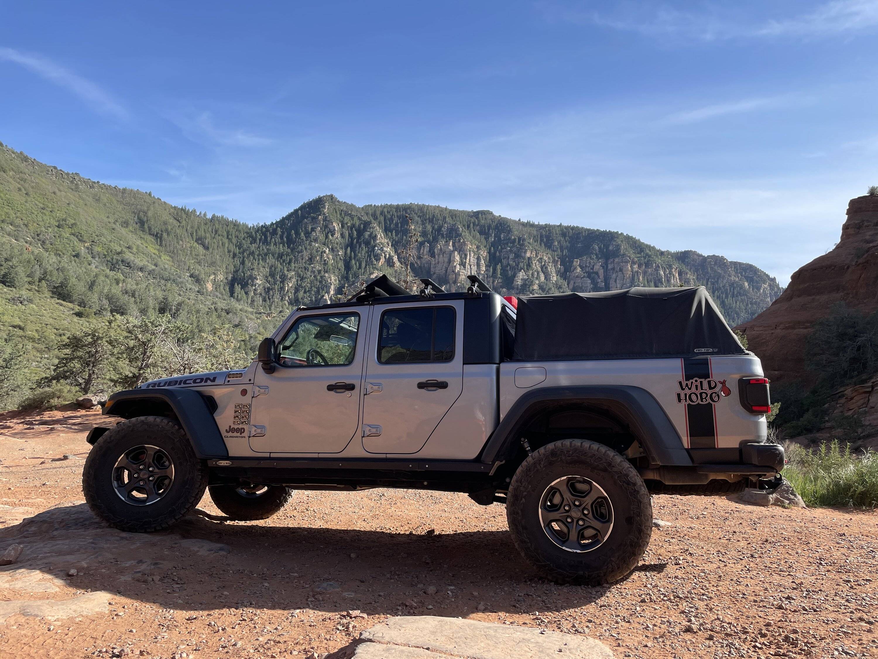 Jeep Gladiator Gladiator Glamour Shots 683563B6-D4EB-426D-B2EA-6E1F62A4096E