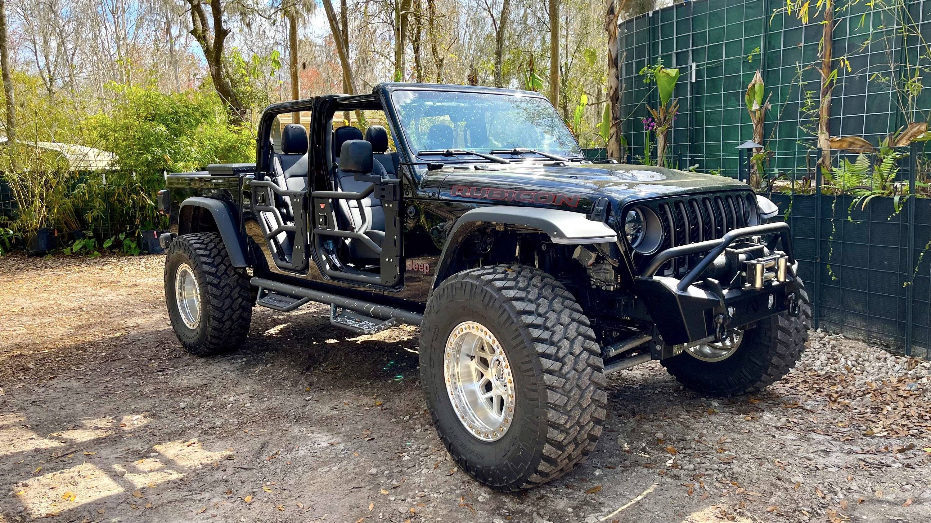 Jeep Gladiator Grrrrrr I should sell my jeep.. angle_doors_off