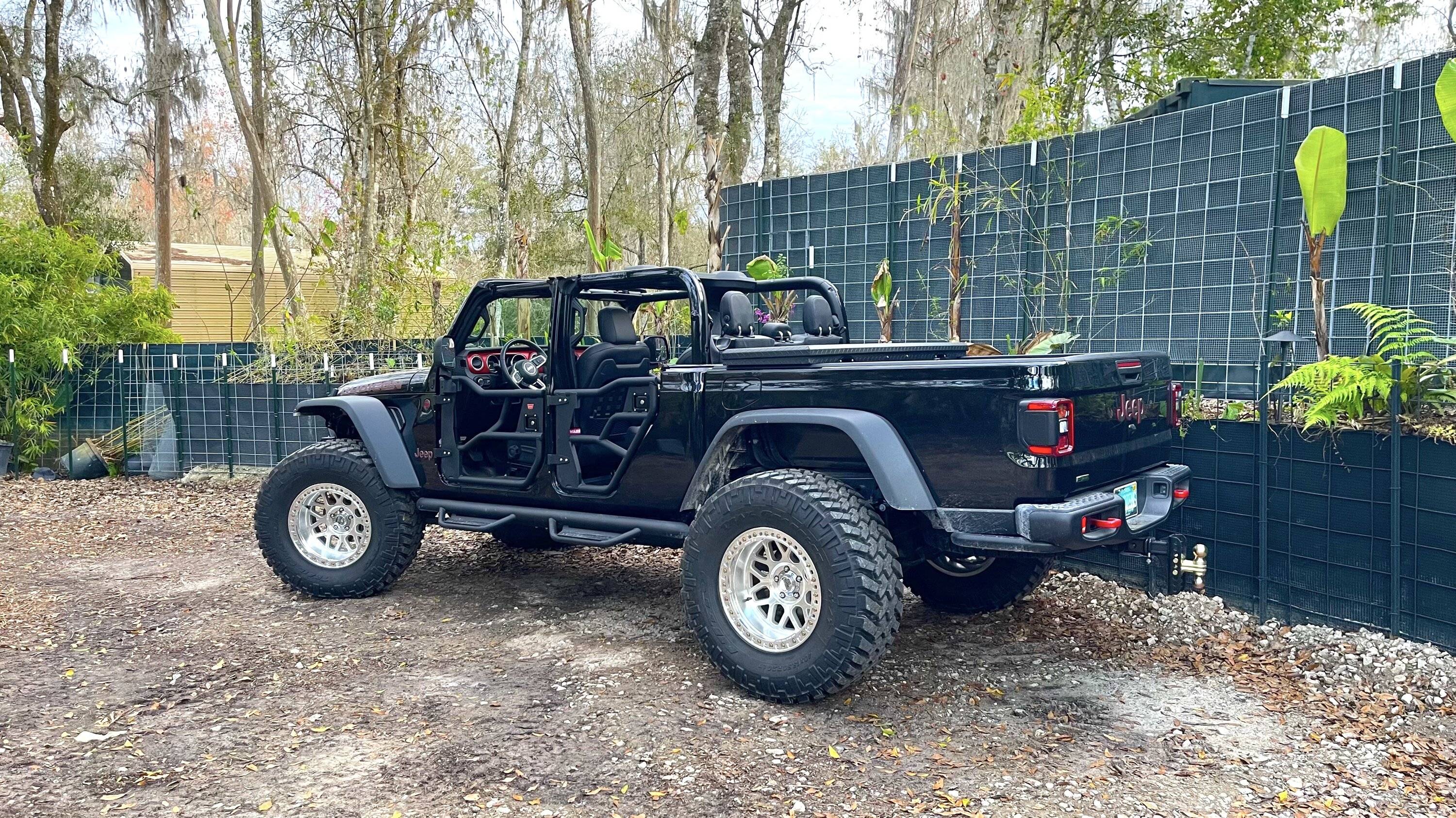 Jeep Gladiator Grrrrrr I should sell my jeep.. side_doors_off