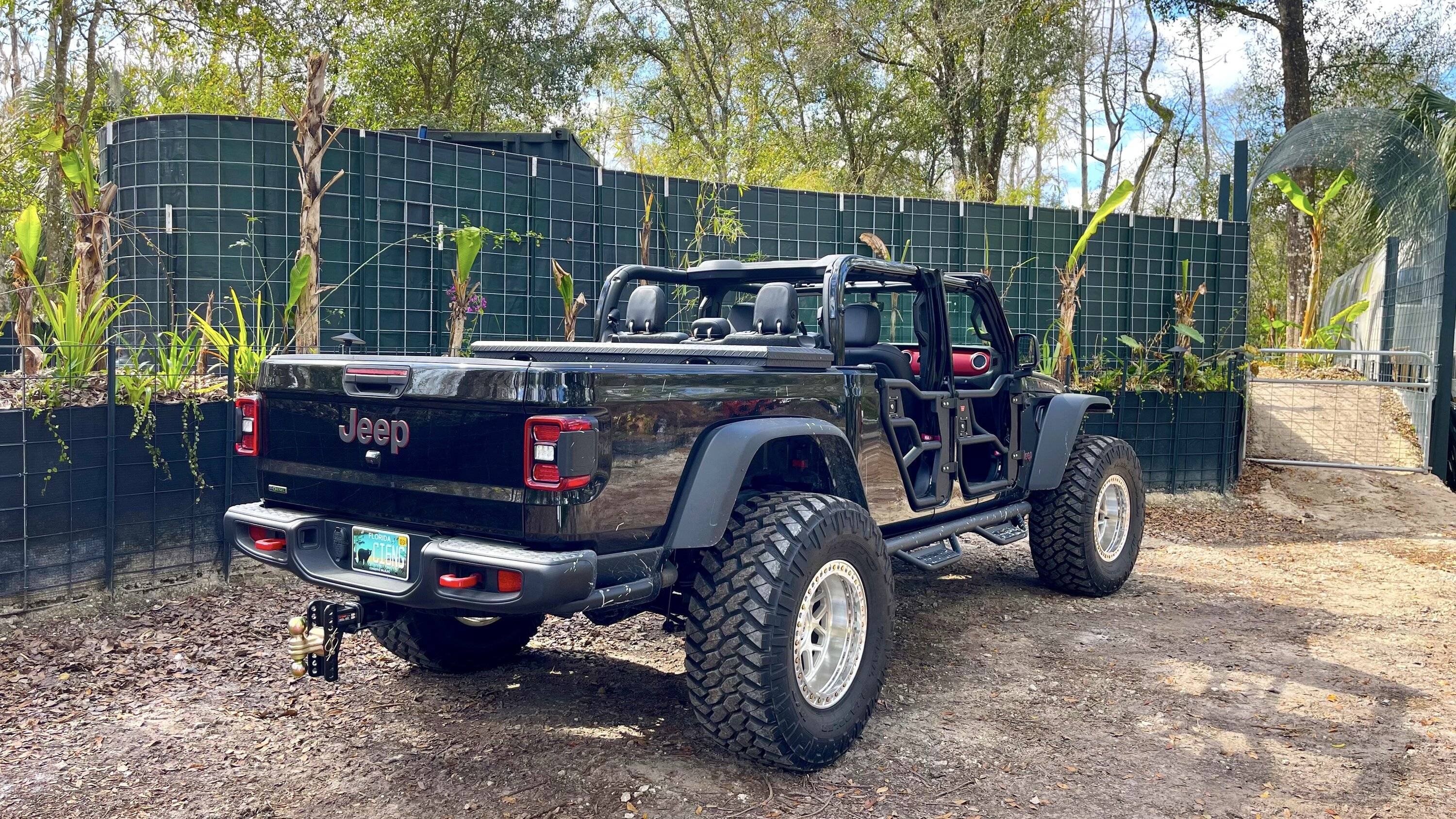Jeep Gladiator Grrrrrr I should sell my jeep.. rear_angle_doorsoff