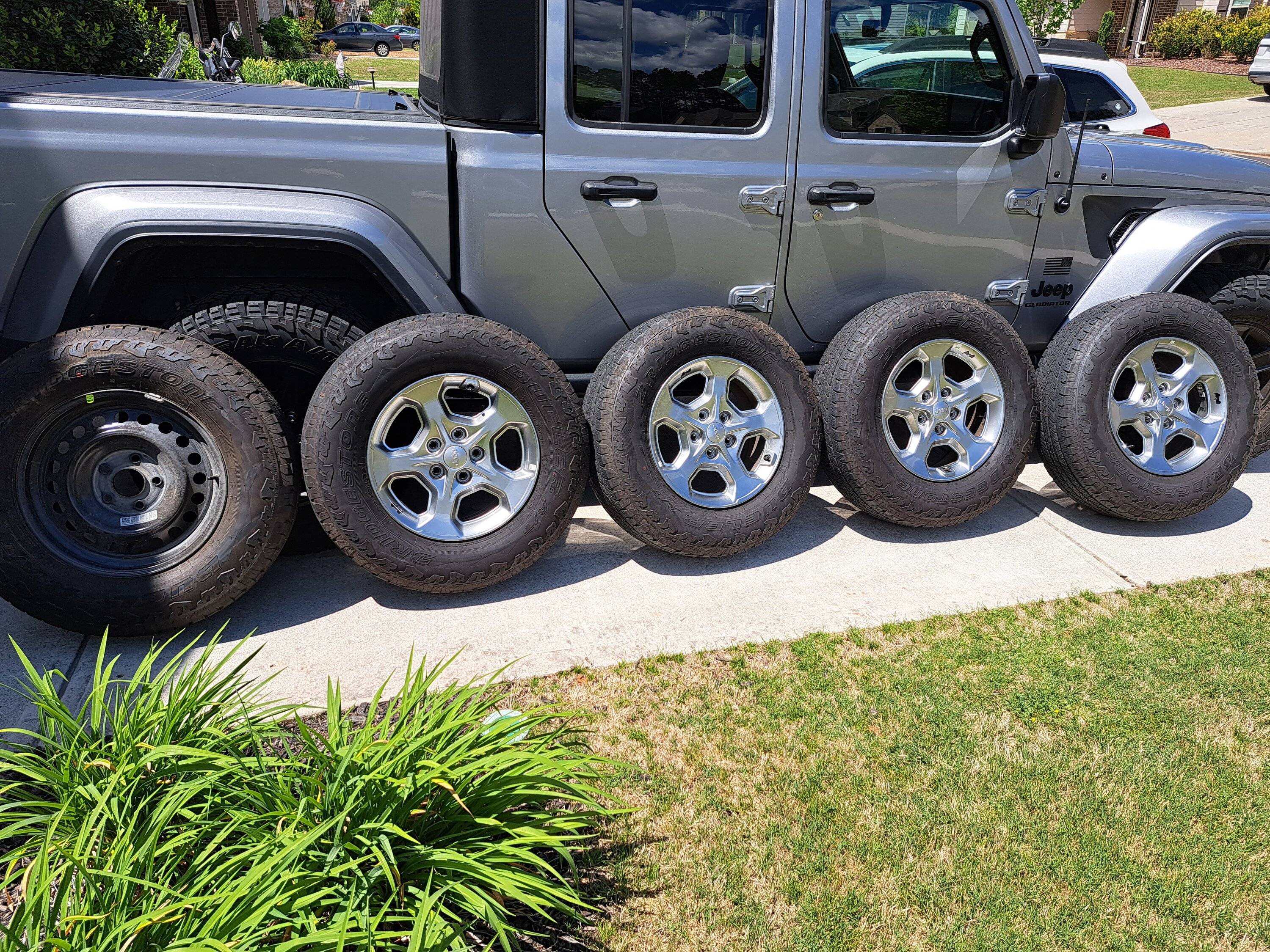 Jeep Gladiator Gladiator Sport Stock Wheels with Tires $250 20230422_131035