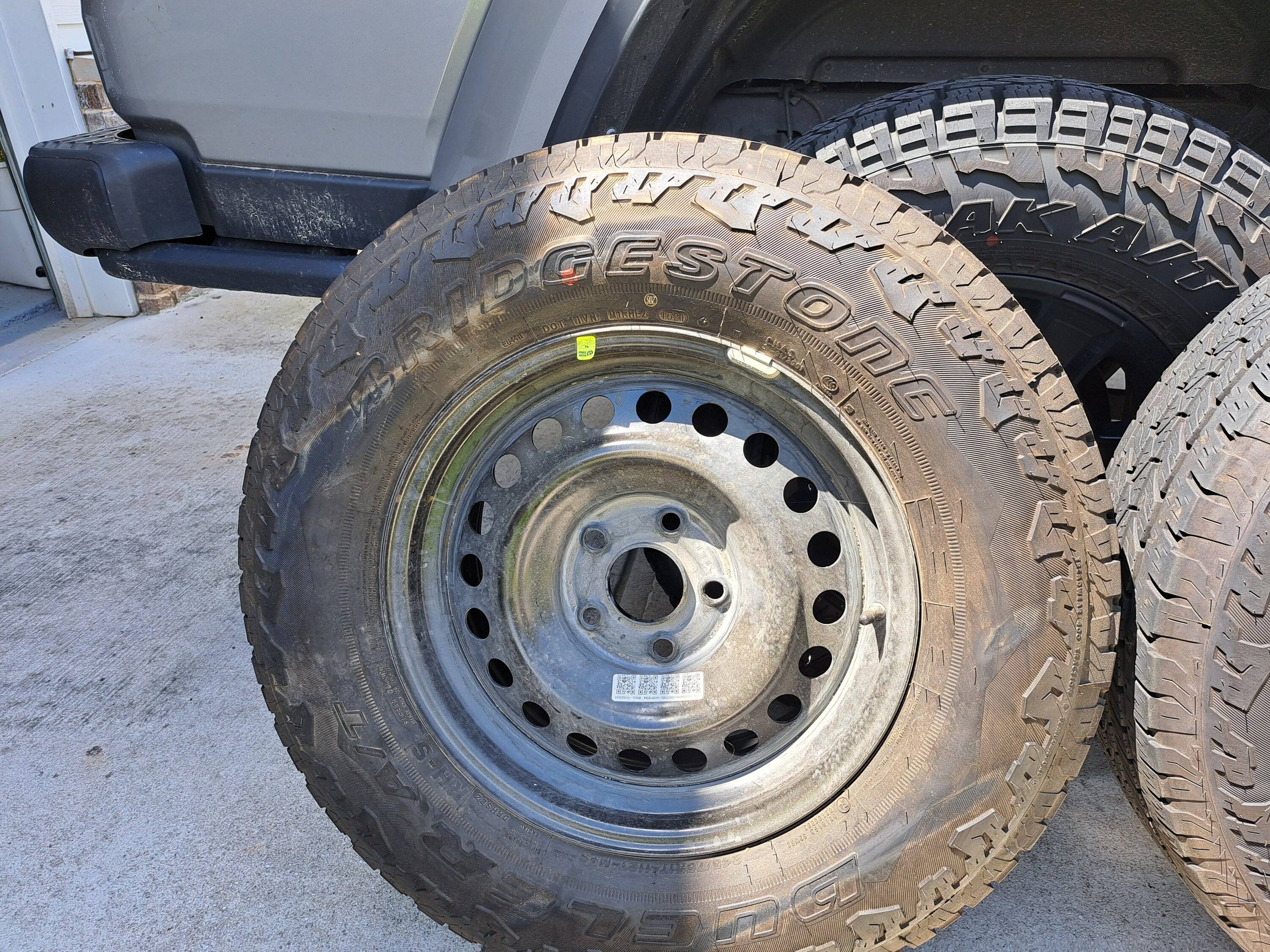 Jeep Gladiator Gladiator Sport Stock Wheels with Tires $250 20230422_131222