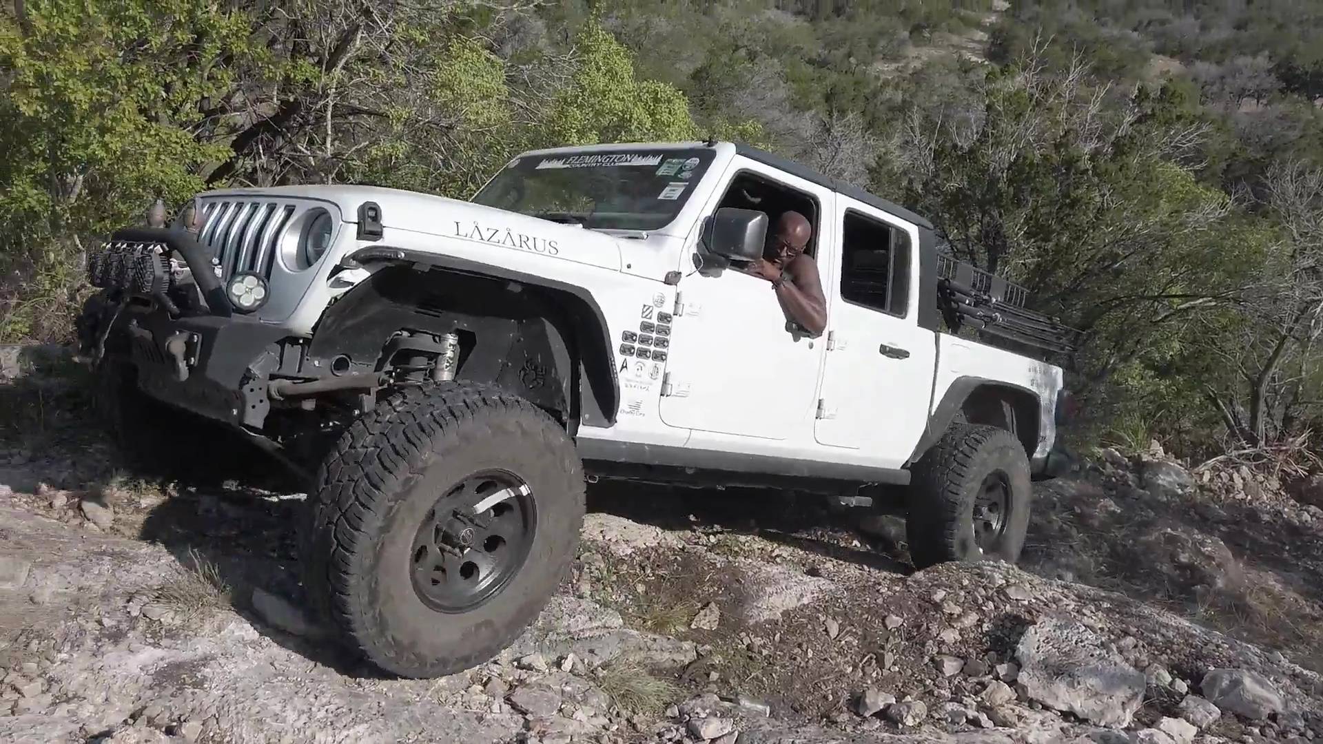 Jeep Gladiator Talk to me about Fenders. vlcsnap-2023-05-05-01h09m49s677