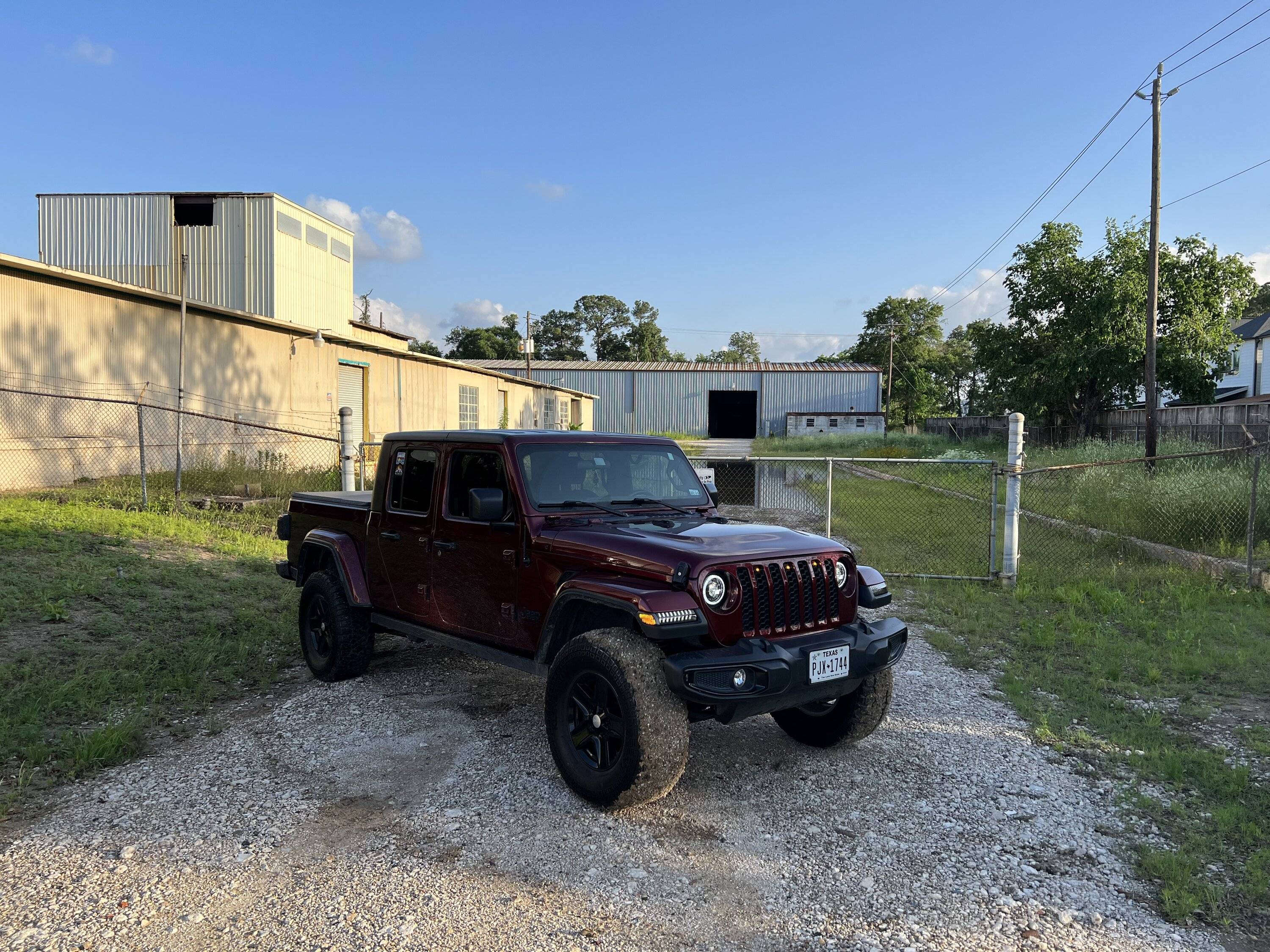 Jeep Gladiator If you could pick the hood, standard Sport style, Rubicon or Mojave? IMG_7919