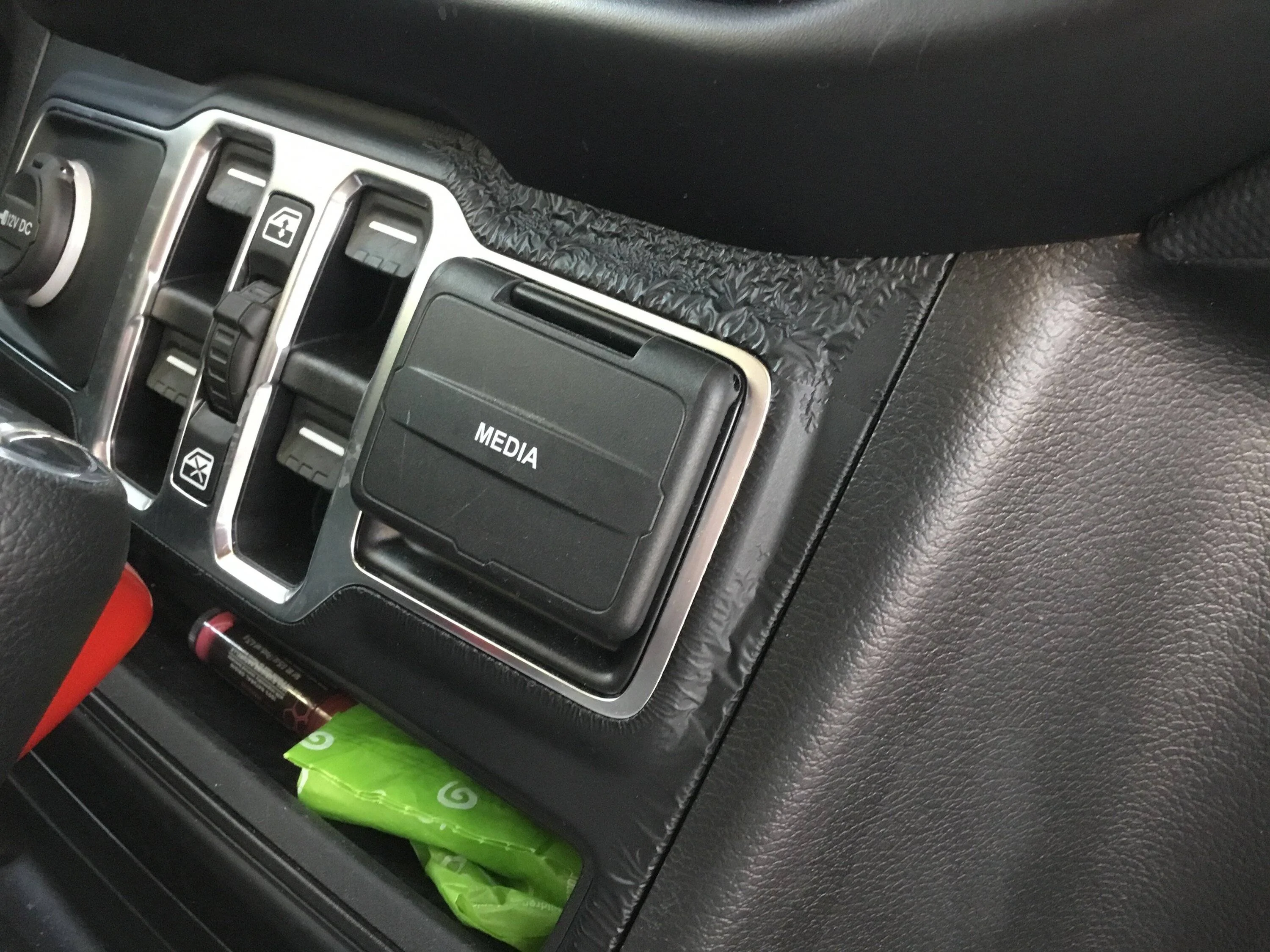 Jeep Gladiator Bubbled Dash? IMG_1044