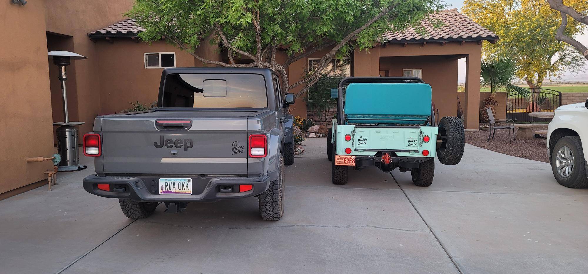 Jeep Gladiator 1963' Willys & 2022 Willys 20230430_055500