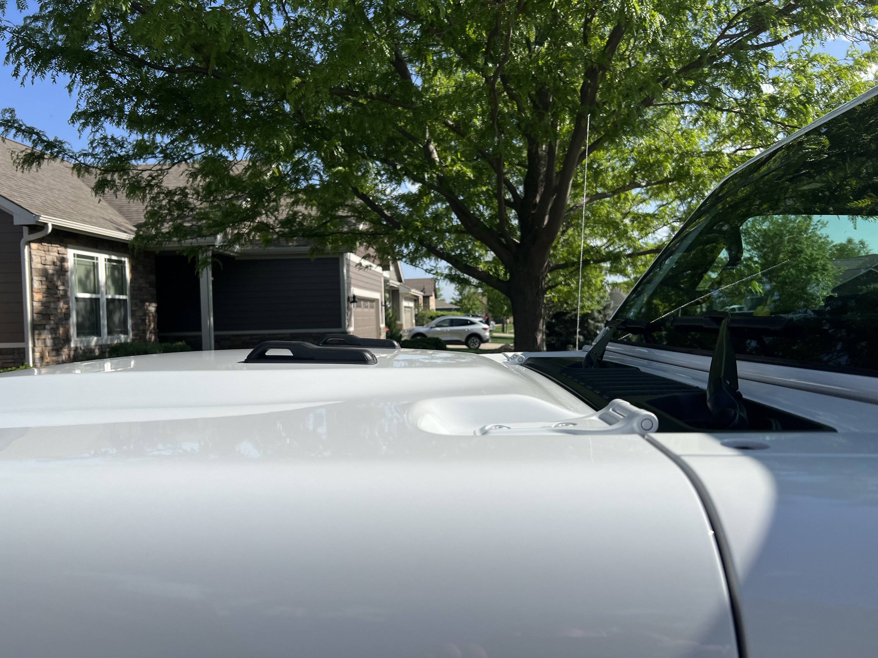 Jeep Gladiator Hood Design Flaw Causing Windshield Cracks? IMG_4147.JPG