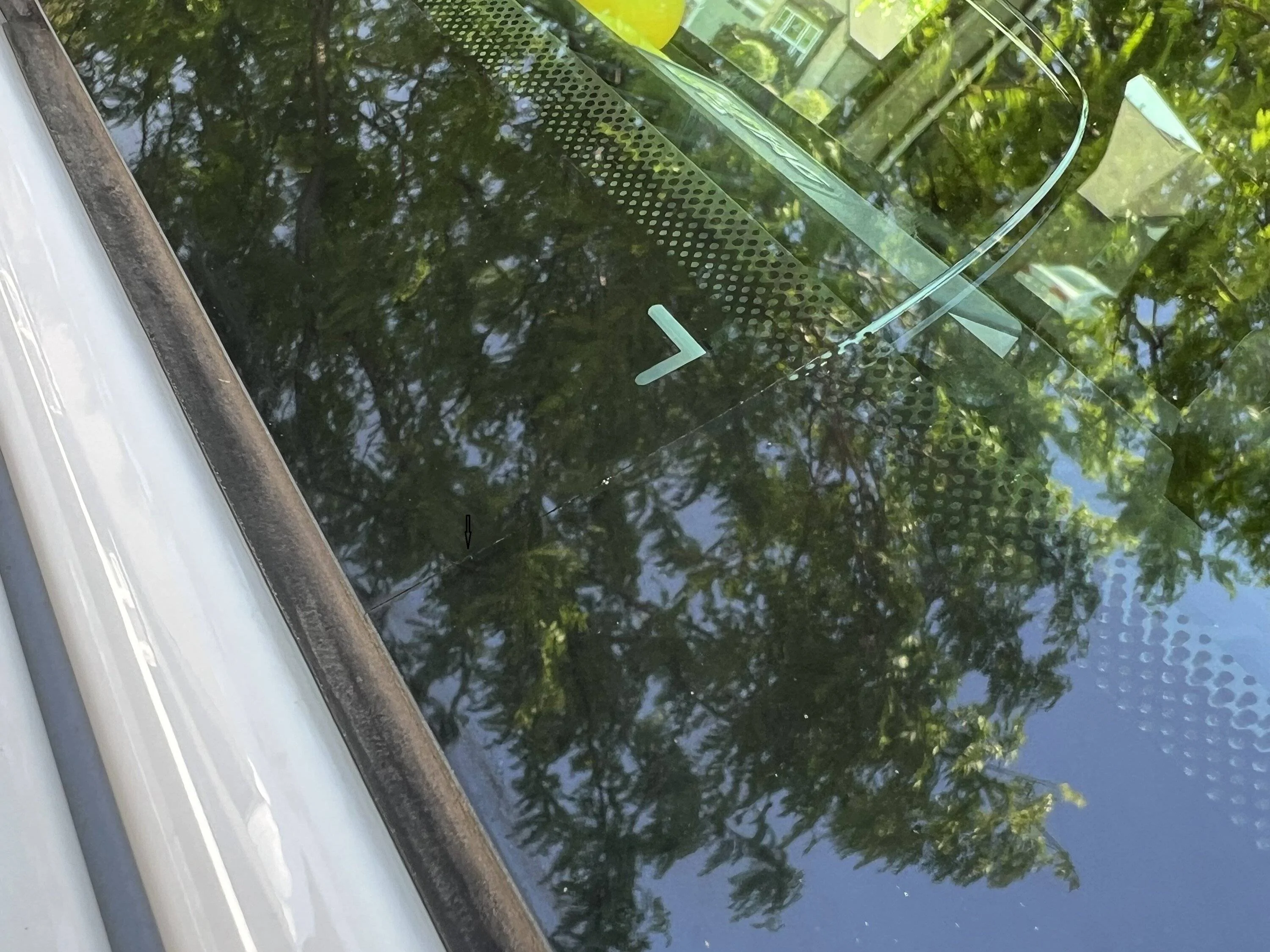 Jeep Gladiator Hood Design Flaw Causing Windshield Cracks? IMG_4145