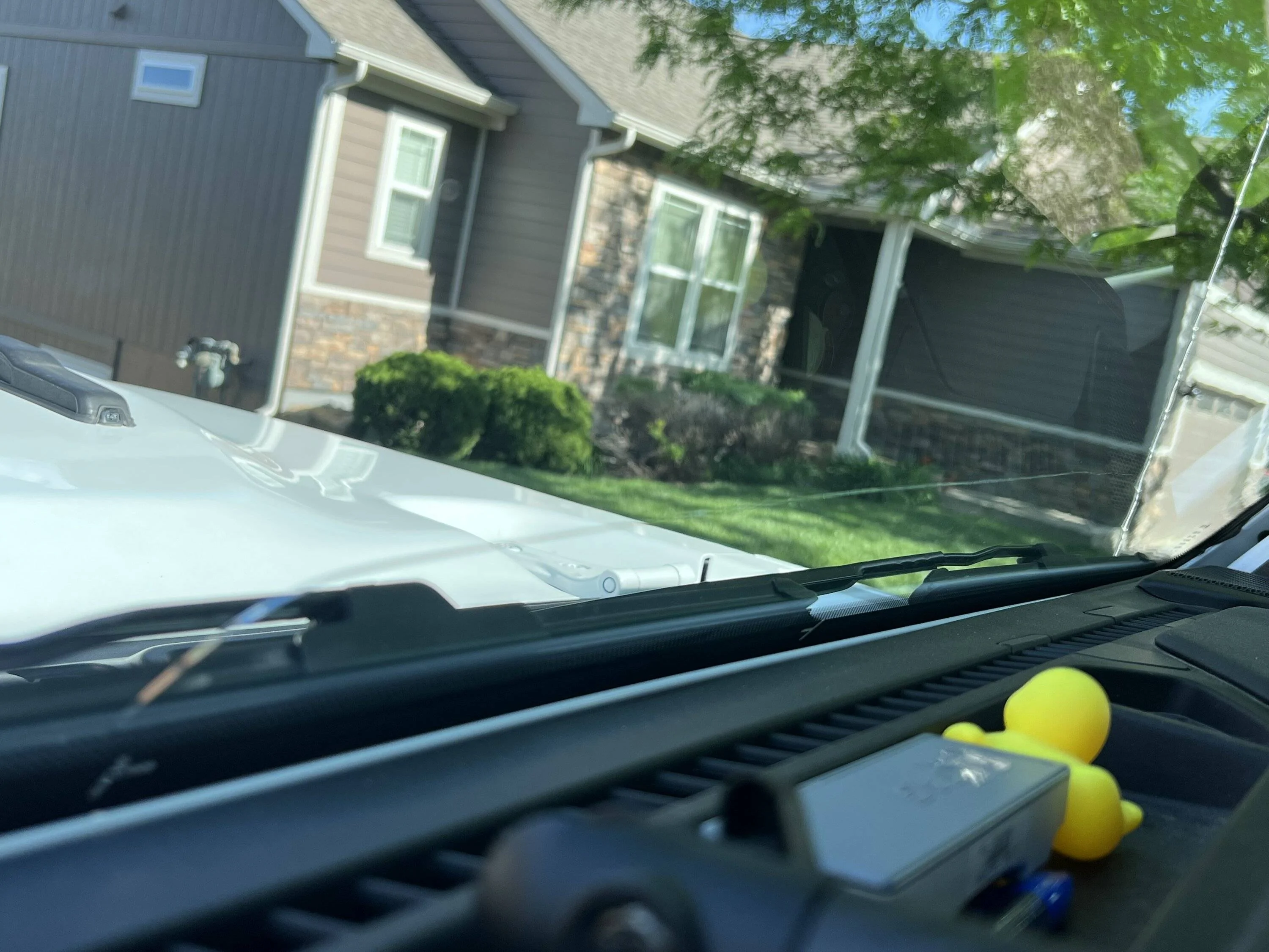 Jeep Gladiator Hood Design Flaw Causing Windshield Cracks? IMG_4146