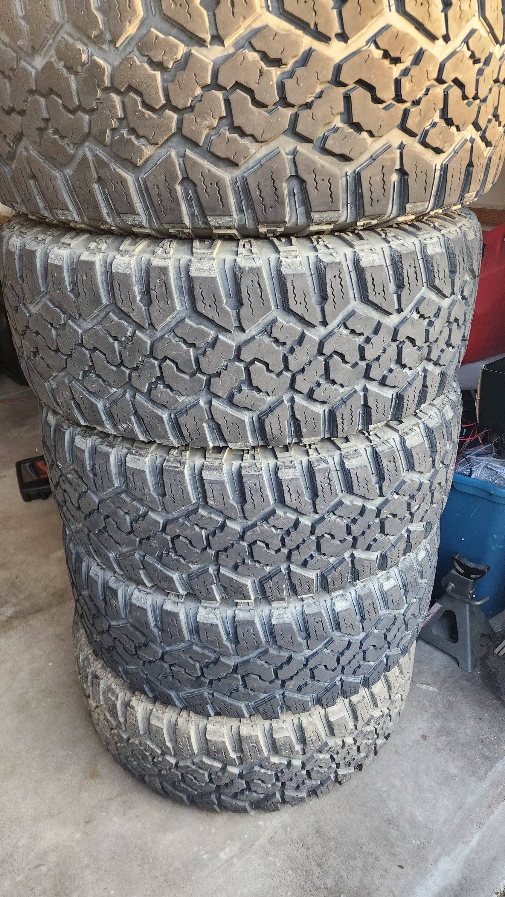 Jeep Gladiator 35" Kanati Trail Hog AT x5 - $600 obo 20230427_185350