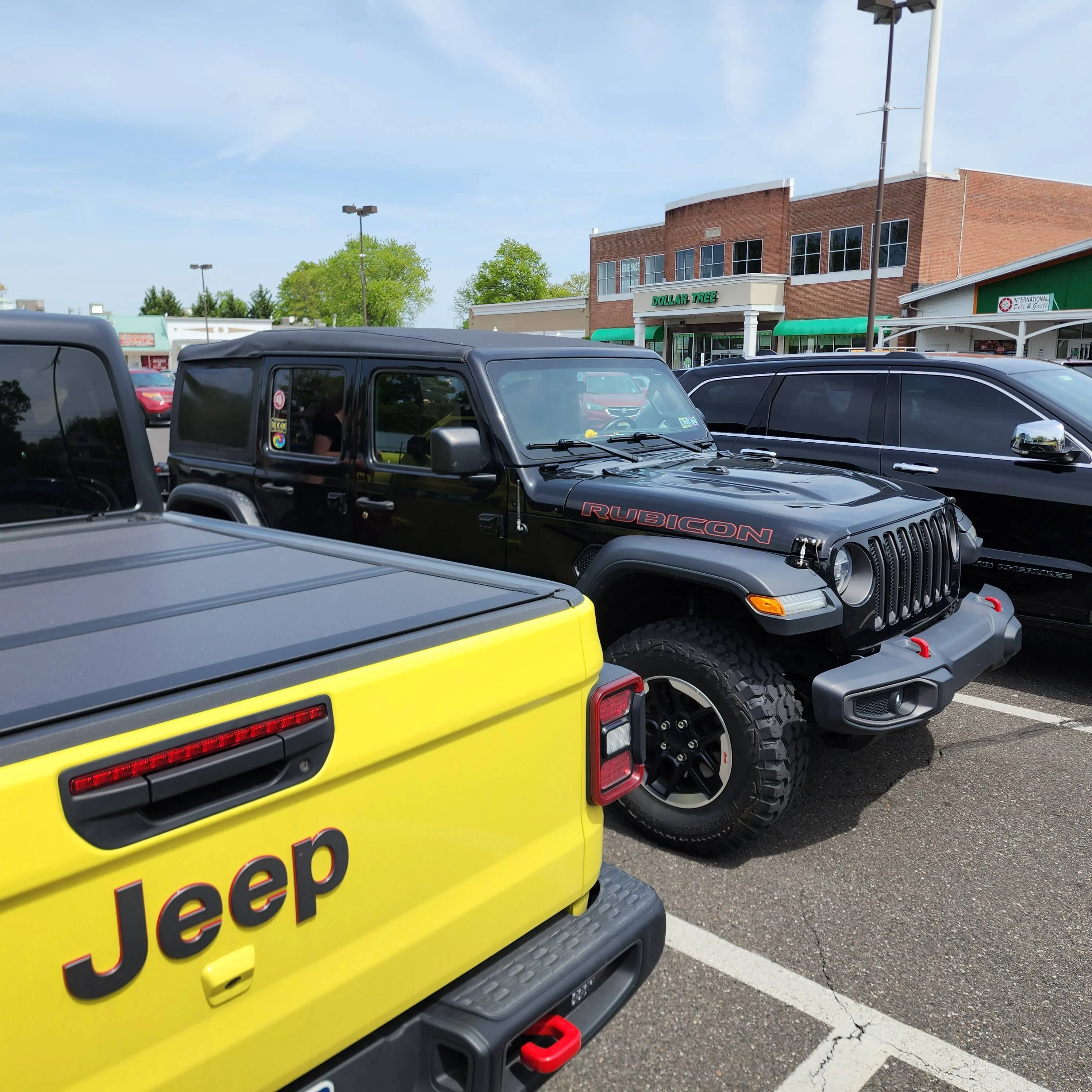 Jeep Gladiator Jeeps Parking Next To Jeeps 20230507_141401