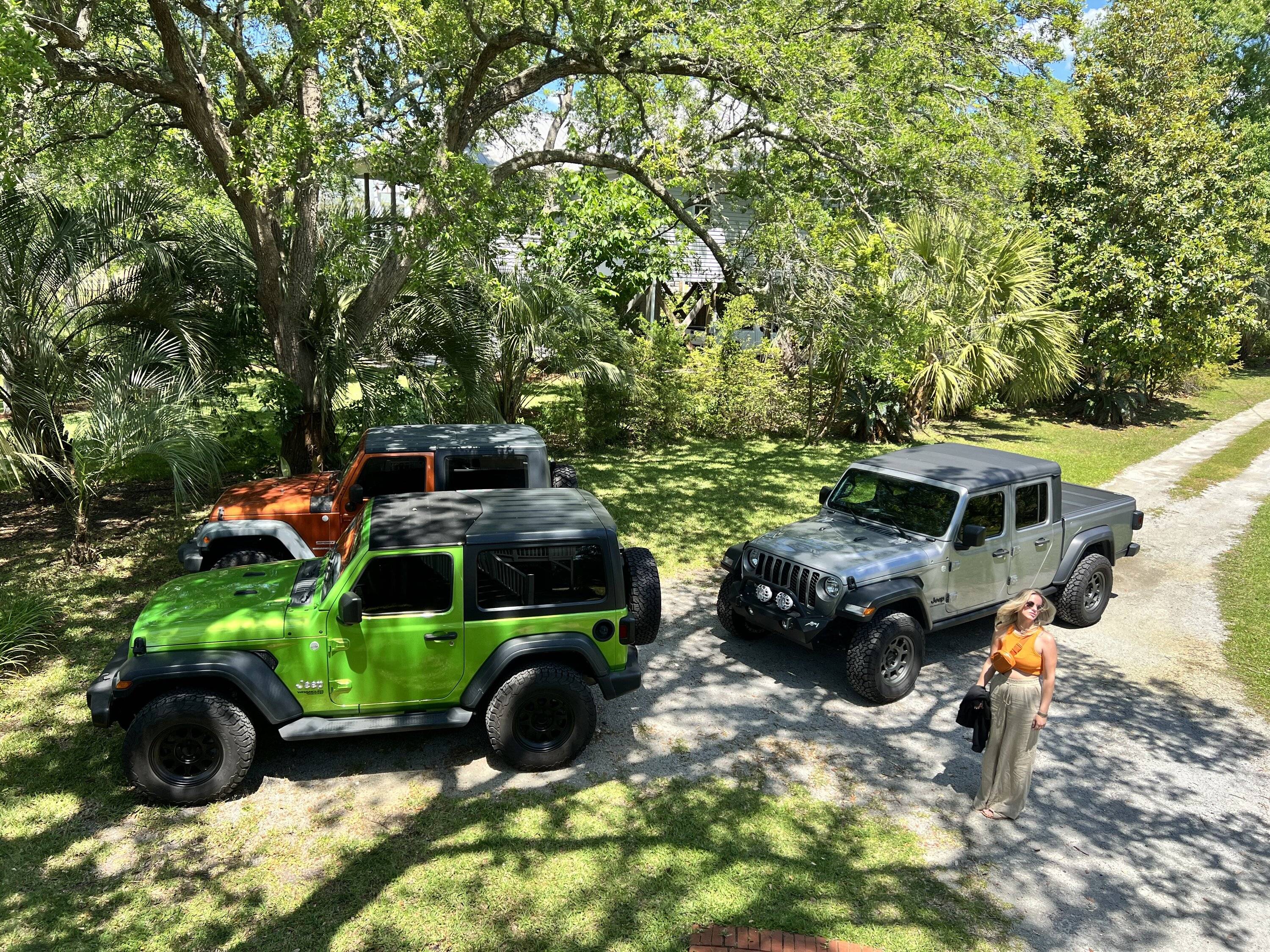 Jeep Gladiator Jeeps Parking Next To Jeeps IMG_0640