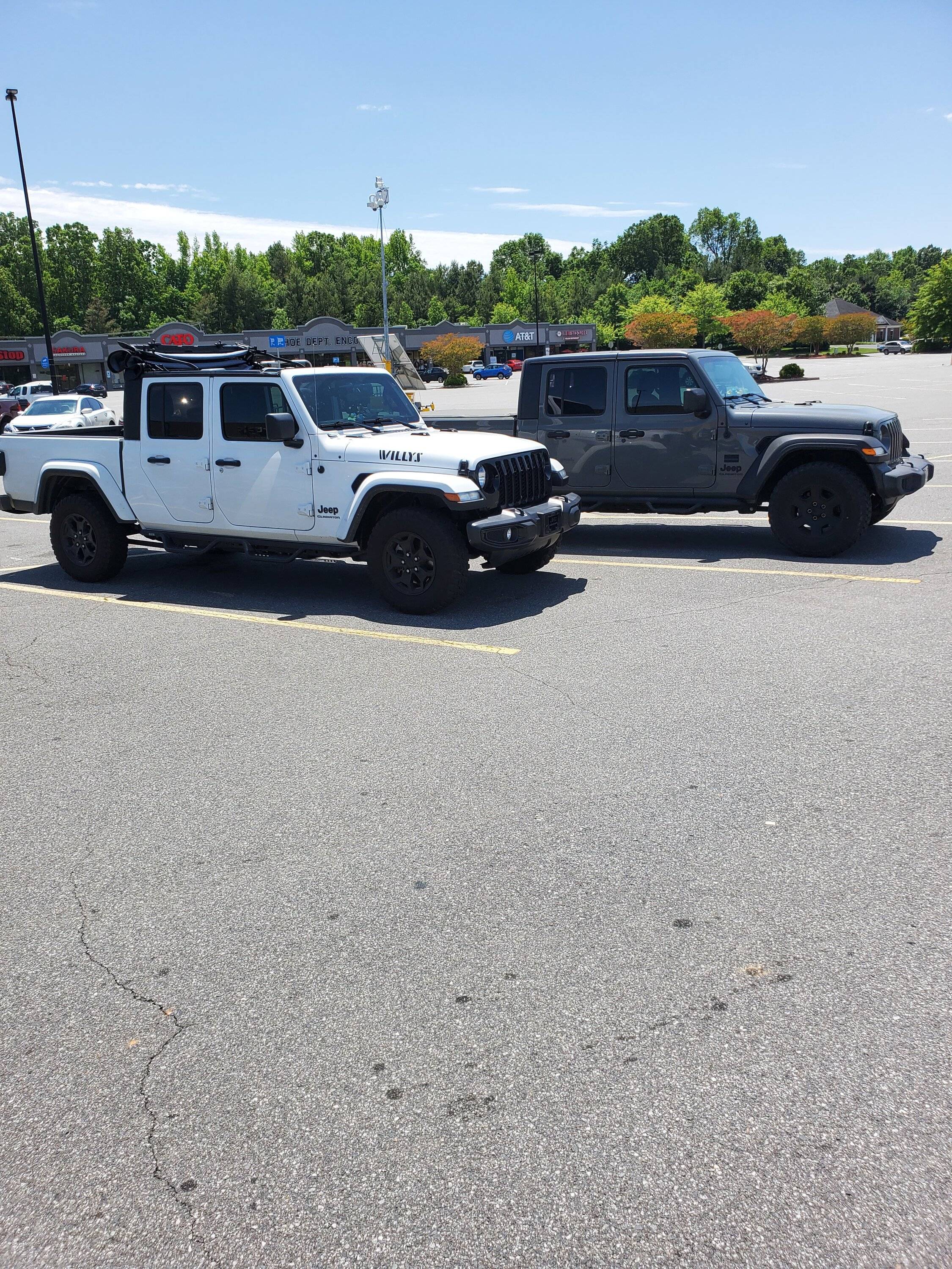 Jeep Gladiator Jeeps Parking Next To Jeeps 20230509_135429