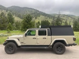 Jeep Gladiator RSI SmartCap with CVT Mt Hood RTT IMG_6578