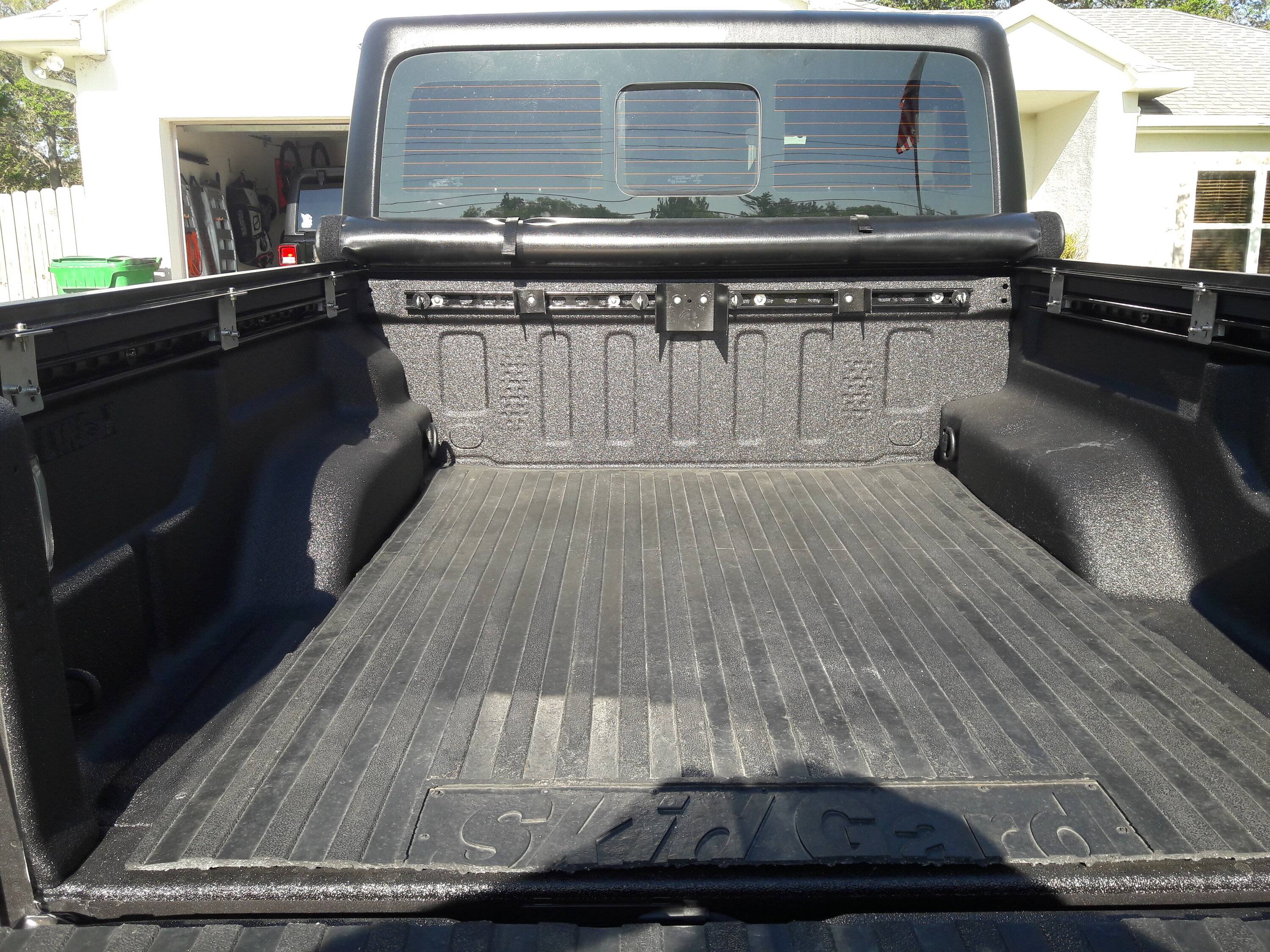 Jeep Gladiator DIY bed rail system + installed tonneau cover Bed mods