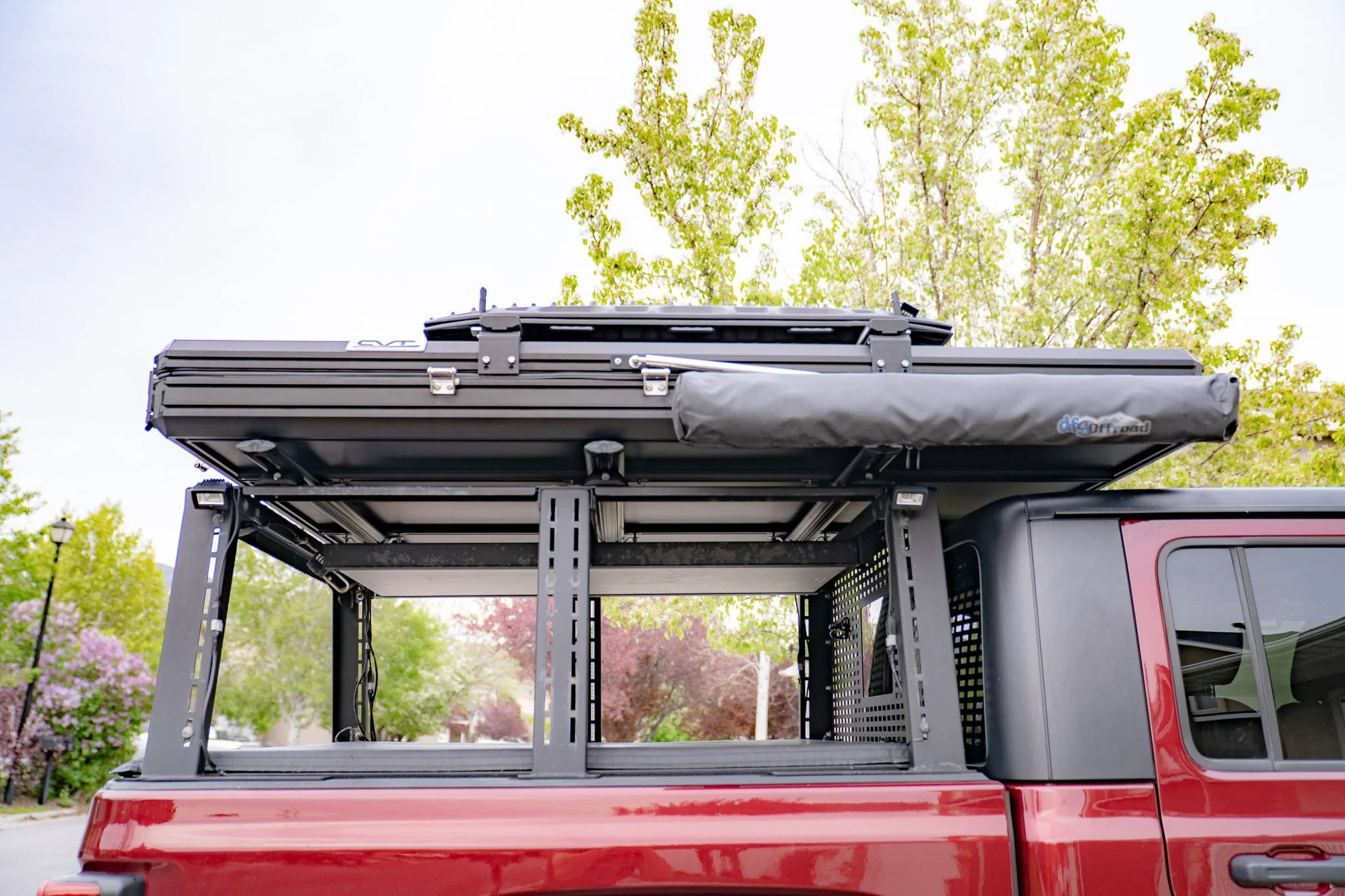 Jeep Gladiator Bed Rack, Tonneau, & Lights Camper Setup DSC08855