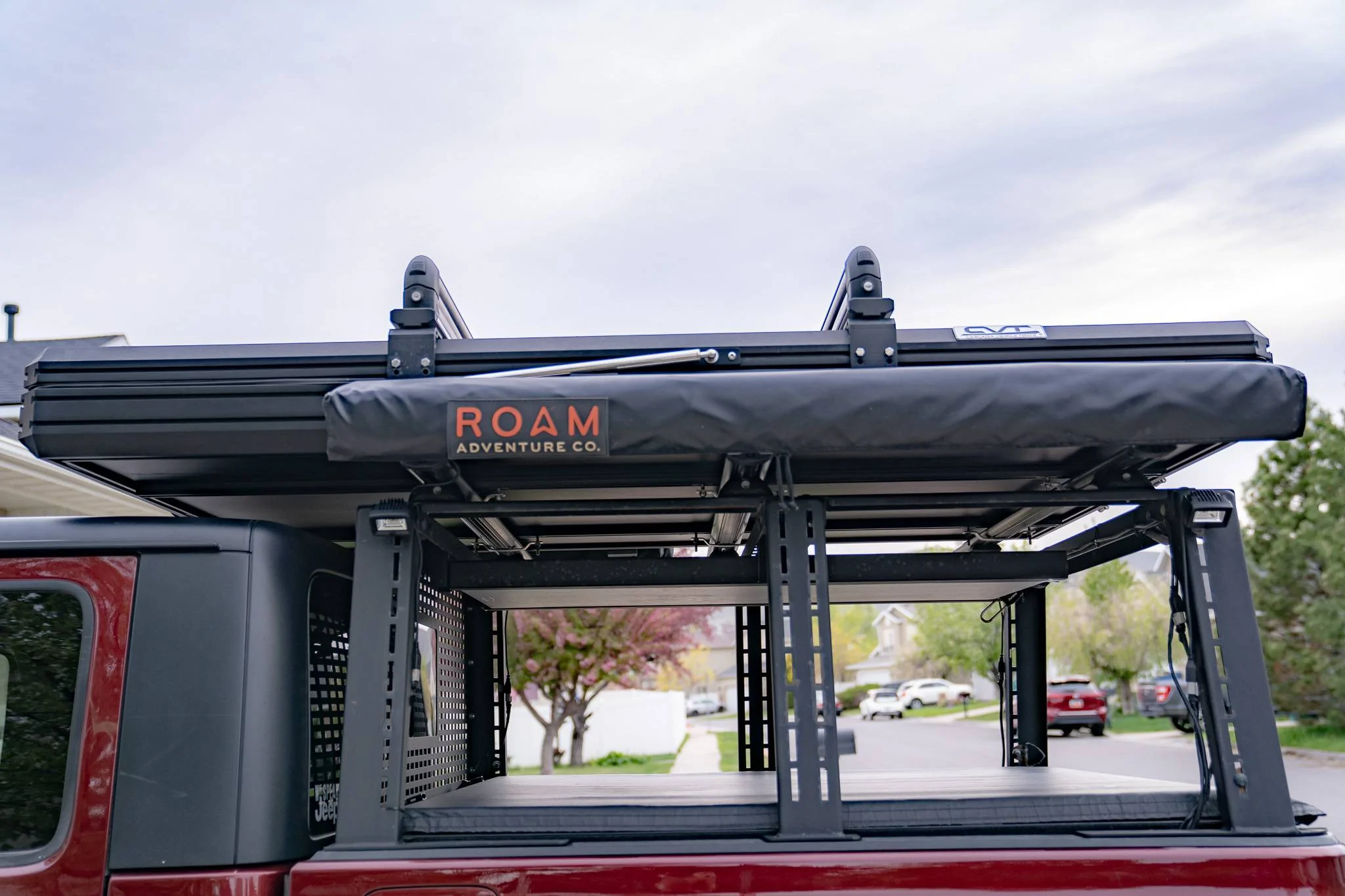 Jeep Gladiator Bed Rack, Tonneau, & Lights Camper Setup DSC08860