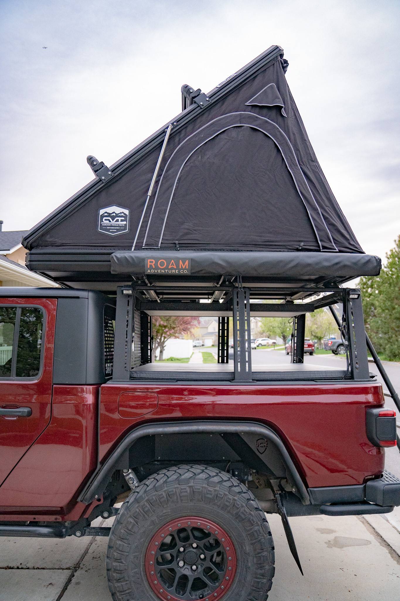Jeep Gladiator Bed Rack, Tonneau, & Lights Camper Setup DSC08881