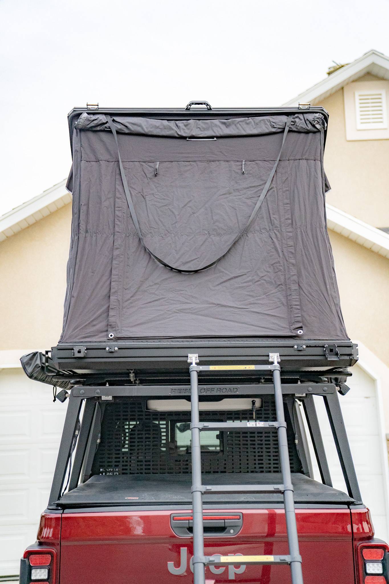 Jeep Gladiator Bed Rack, Tonneau, & Lights Camper Setup DSC08885