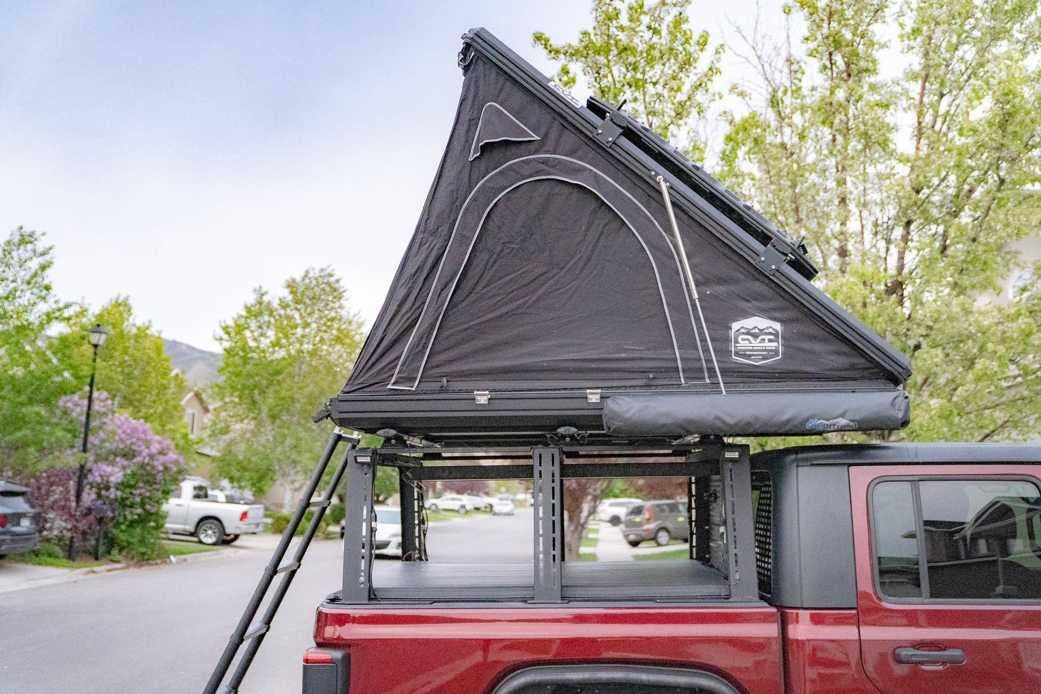 Jeep Gladiator Bed Rack, Tonneau, & Lights Camper Setup DSC08889