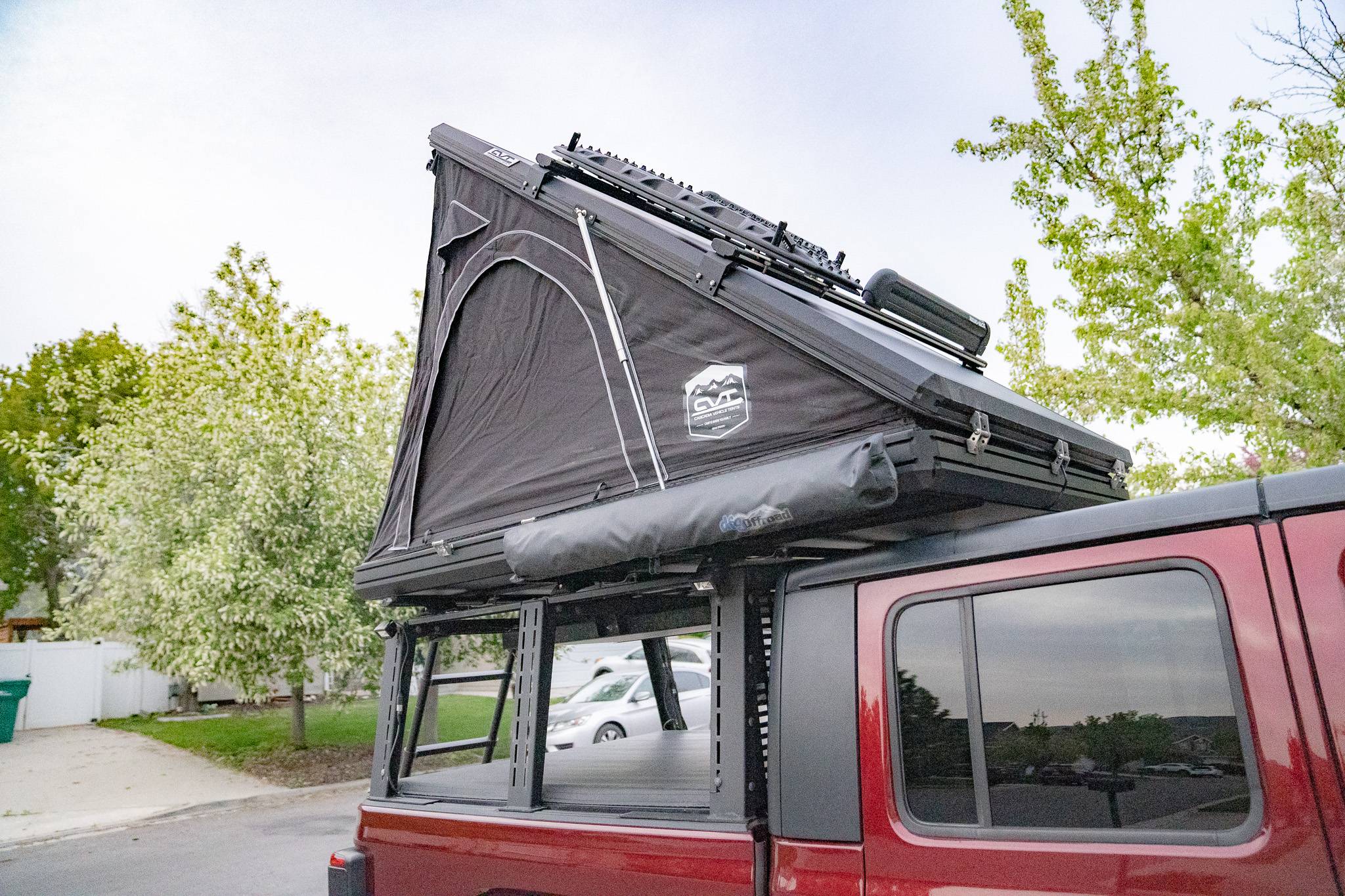 Jeep Gladiator Bed Rack, Tonneau, & Lights Camper Setup DSC08896