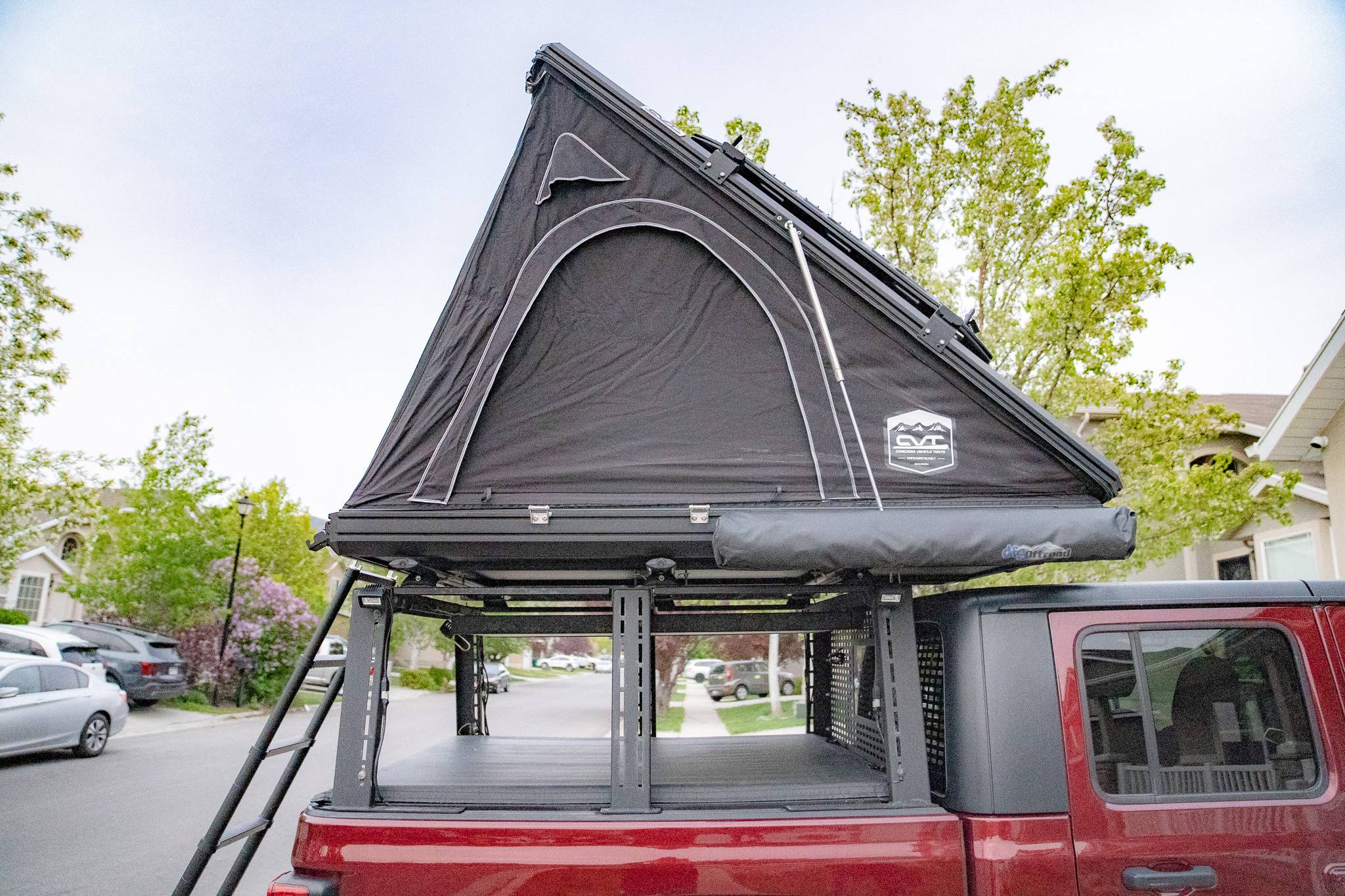 Jeep Gladiator Bed Rack, Tonneau, & Lights Camper Setup DSC08897