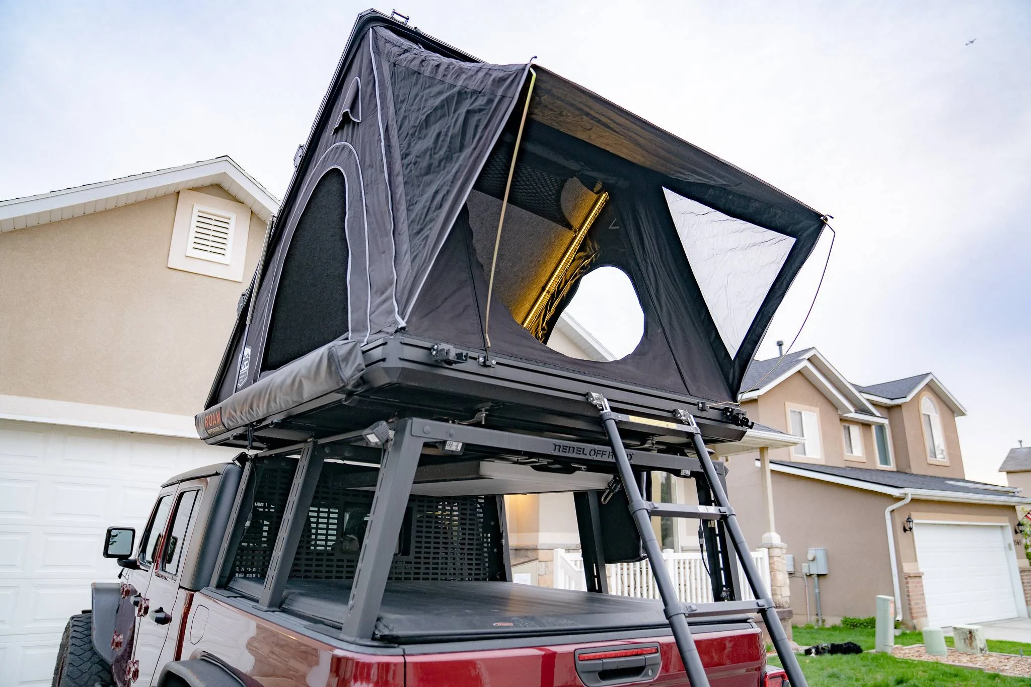 Jeep Gladiator Bed Rack, Tonneau, & Lights Camper Setup DSC08907