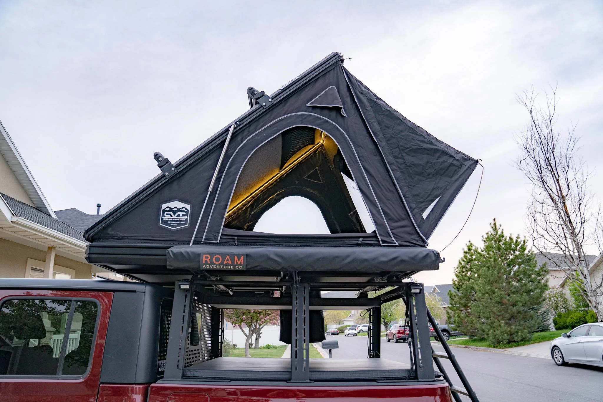 Jeep Gladiator Bed Rack, Tonneau, & Lights Camper Setup DSC08908