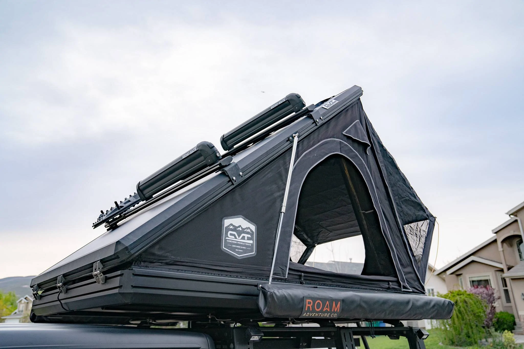 Jeep Gladiator Bed Rack, Tonneau, & Lights Camper Setup DSC08909