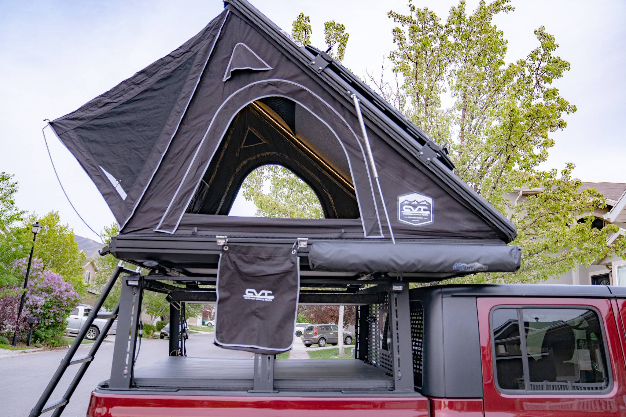 Jeep Gladiator Bed Rack, Tonneau, & Lights Camper Setup DSC08918