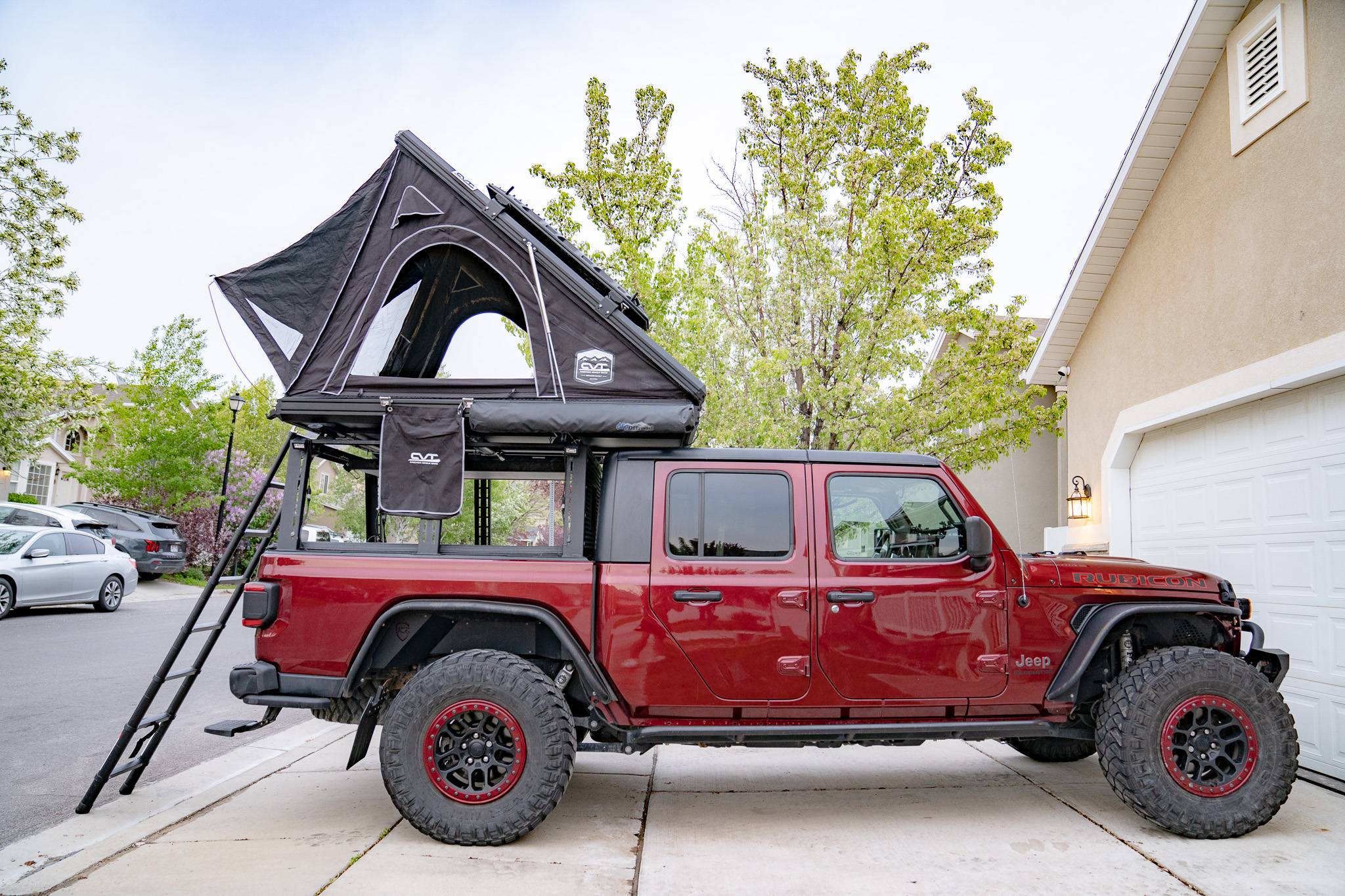 Jeep Gladiator Bed Rack, Tonneau, & Lights Camper Setup DSC08920