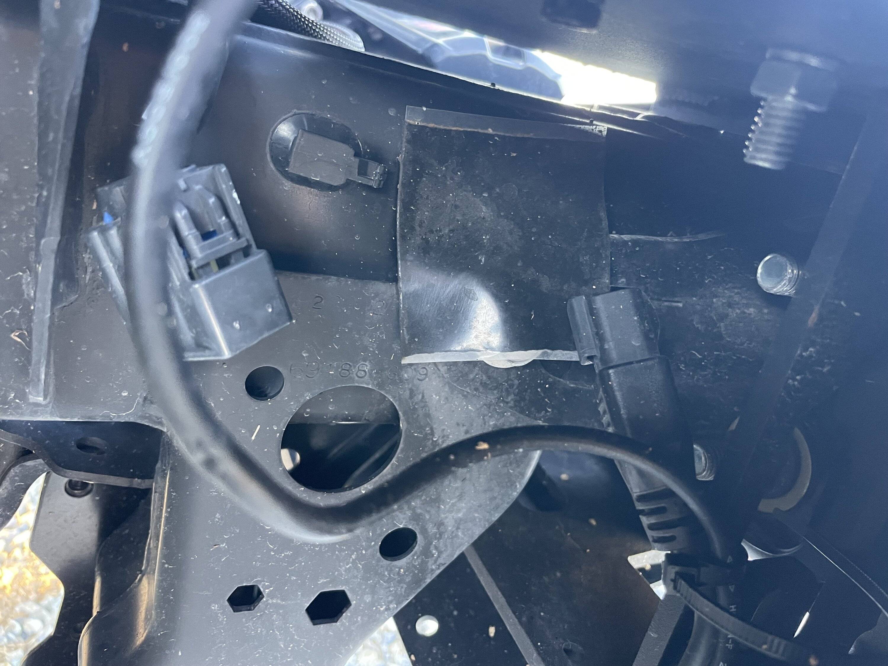 Jeep Gladiator Help identify item that fell from windshield IMG_5398
