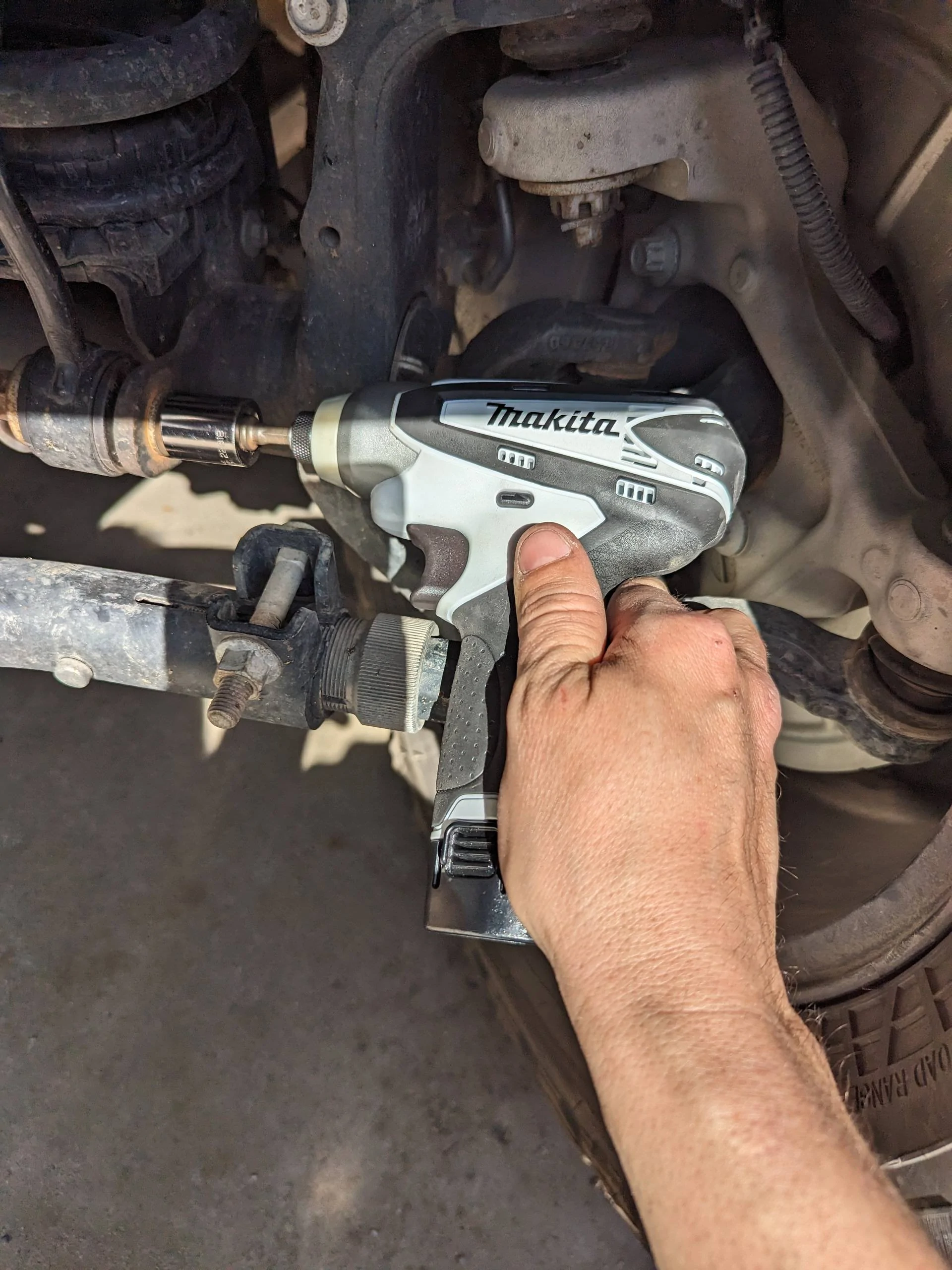 Jeep Gladiator Disconnect one side of swaybar with cordless impact? PXL_20230511_205659091