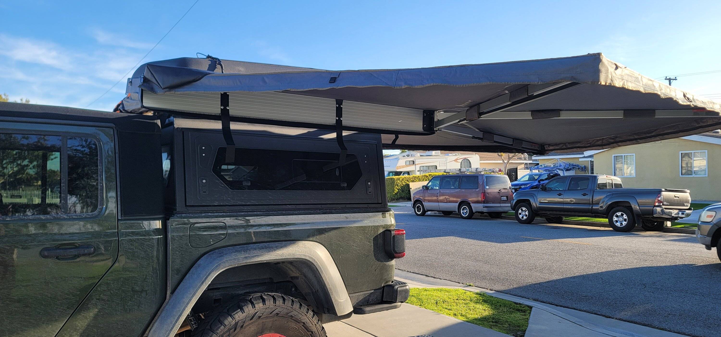 Jeep Gladiator Hard mounted awnings - are they worth it? 20230506_183119