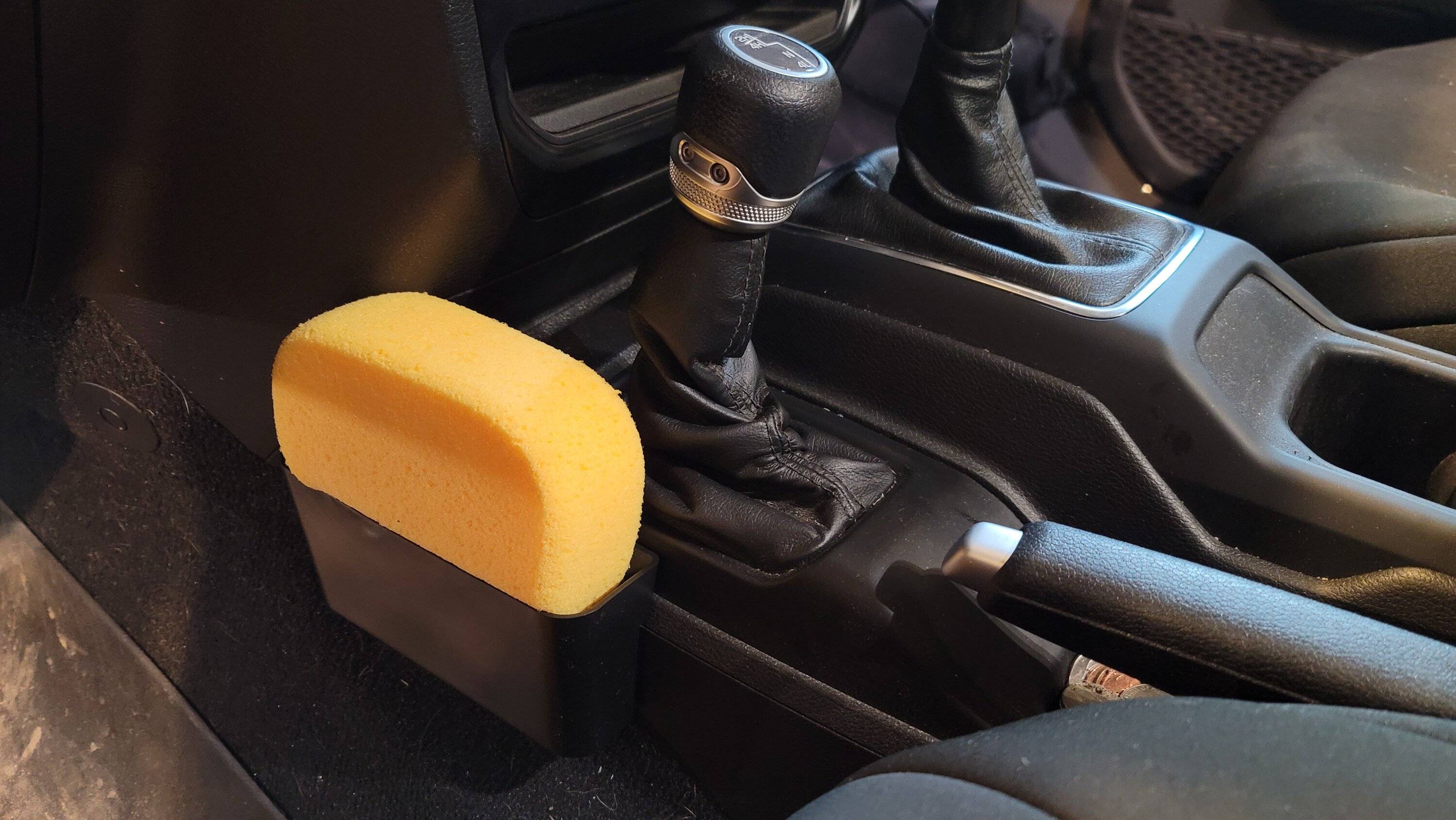 Jeep Gladiator Right Knee against 4wd lever? 20230508_183806