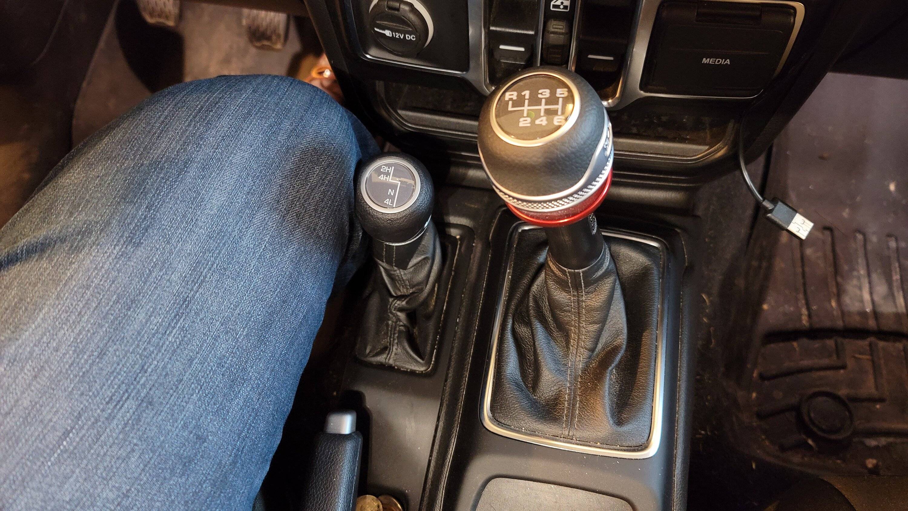 Jeep Gladiator Right Knee against 4wd lever? 20230508_183400